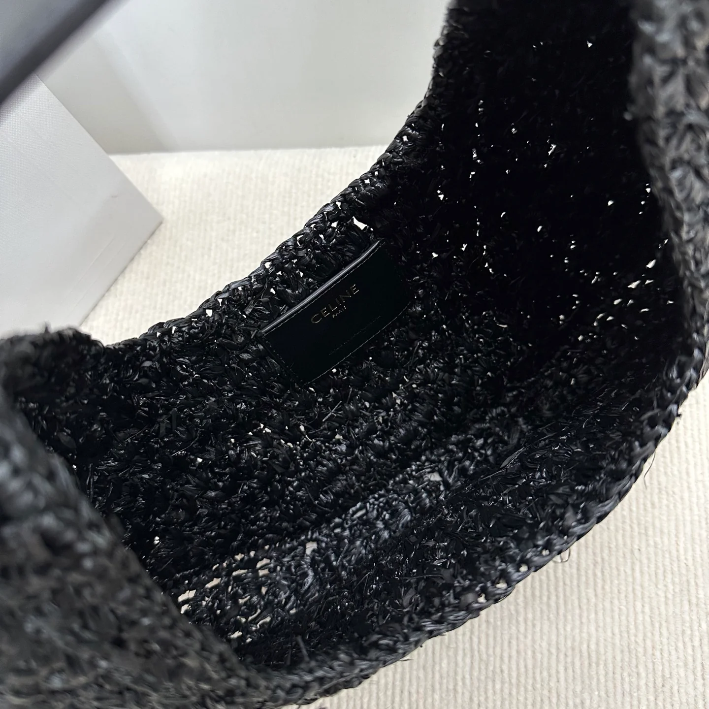 Соломенная сумка-хобо Celine - черная