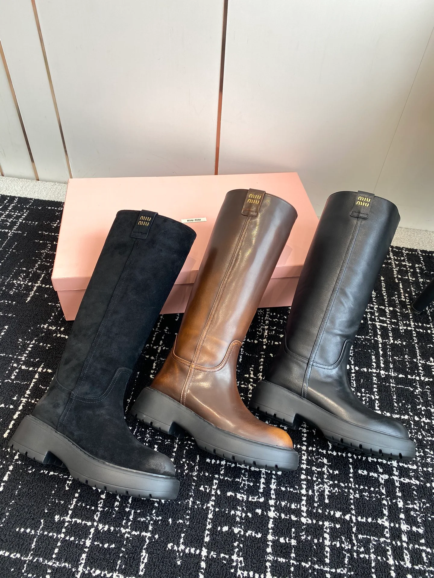 Ботильоны на высоком каблуке Miu Miu 2024 — изображение из коллекции