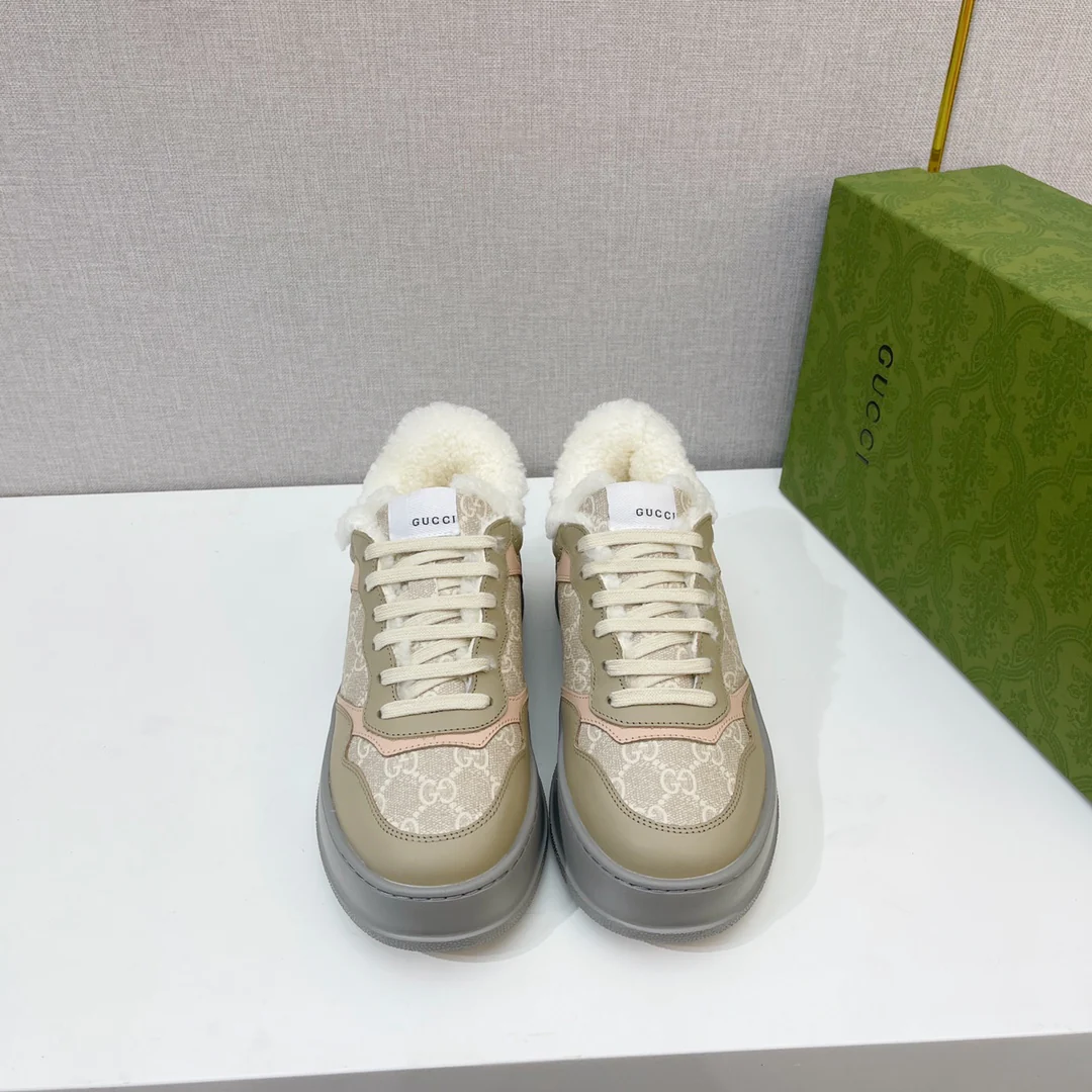Gucci - Белые кроссовки на платформе с меховой отделкой