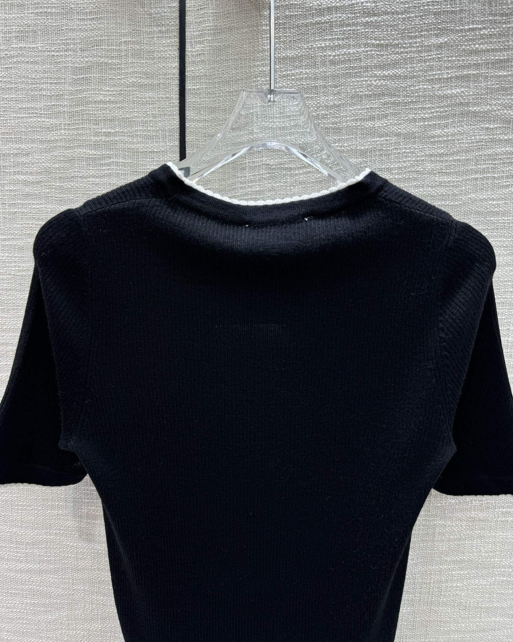 Chanel 2404 - Вязаный топ с короткими рукавами и контрастным вырезом - Черный