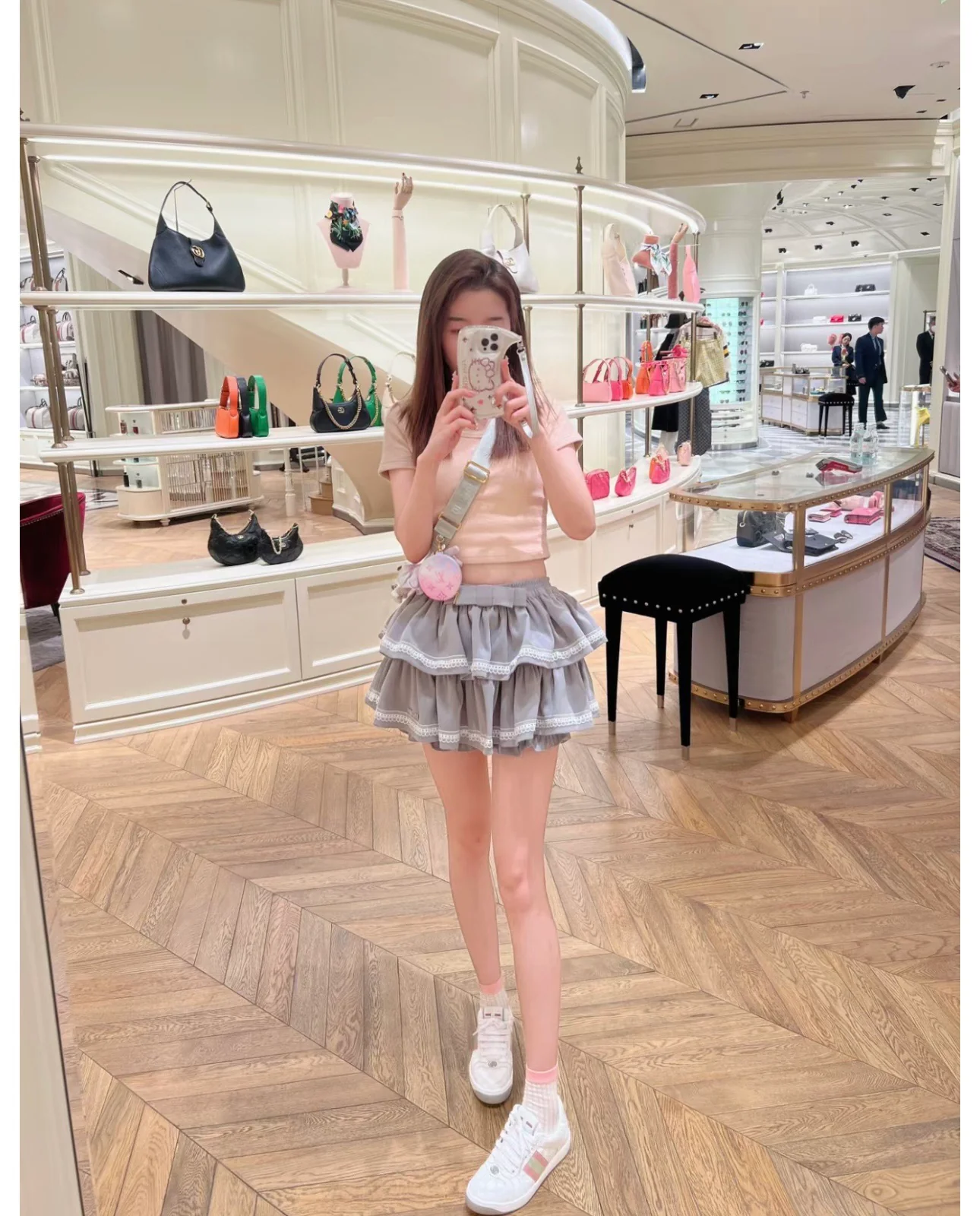 Потертые кроссовки Gucci — модель унисекс