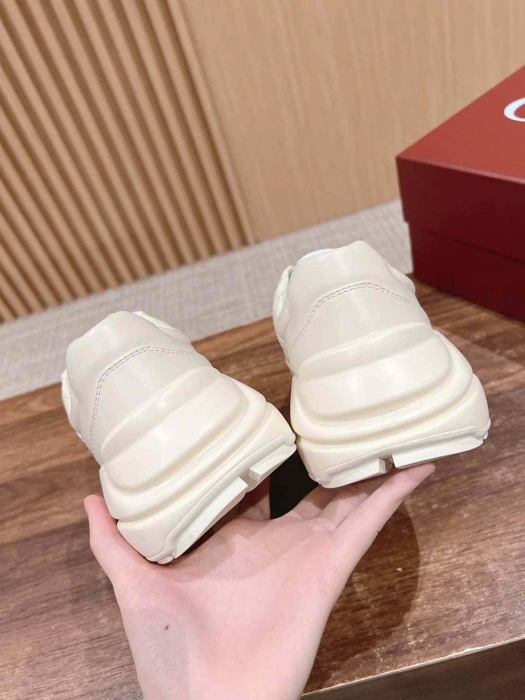 Кроссовки Gucci 2024 Letter Dad Shoes - бежевые