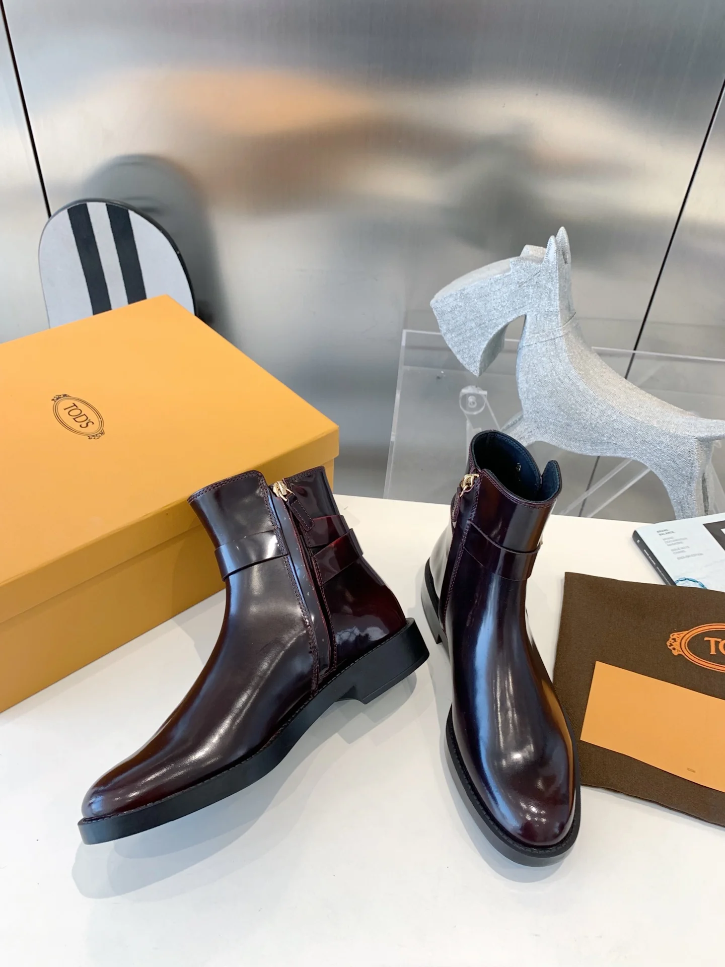 Ботинки челси Tods с головой льва - коричневые