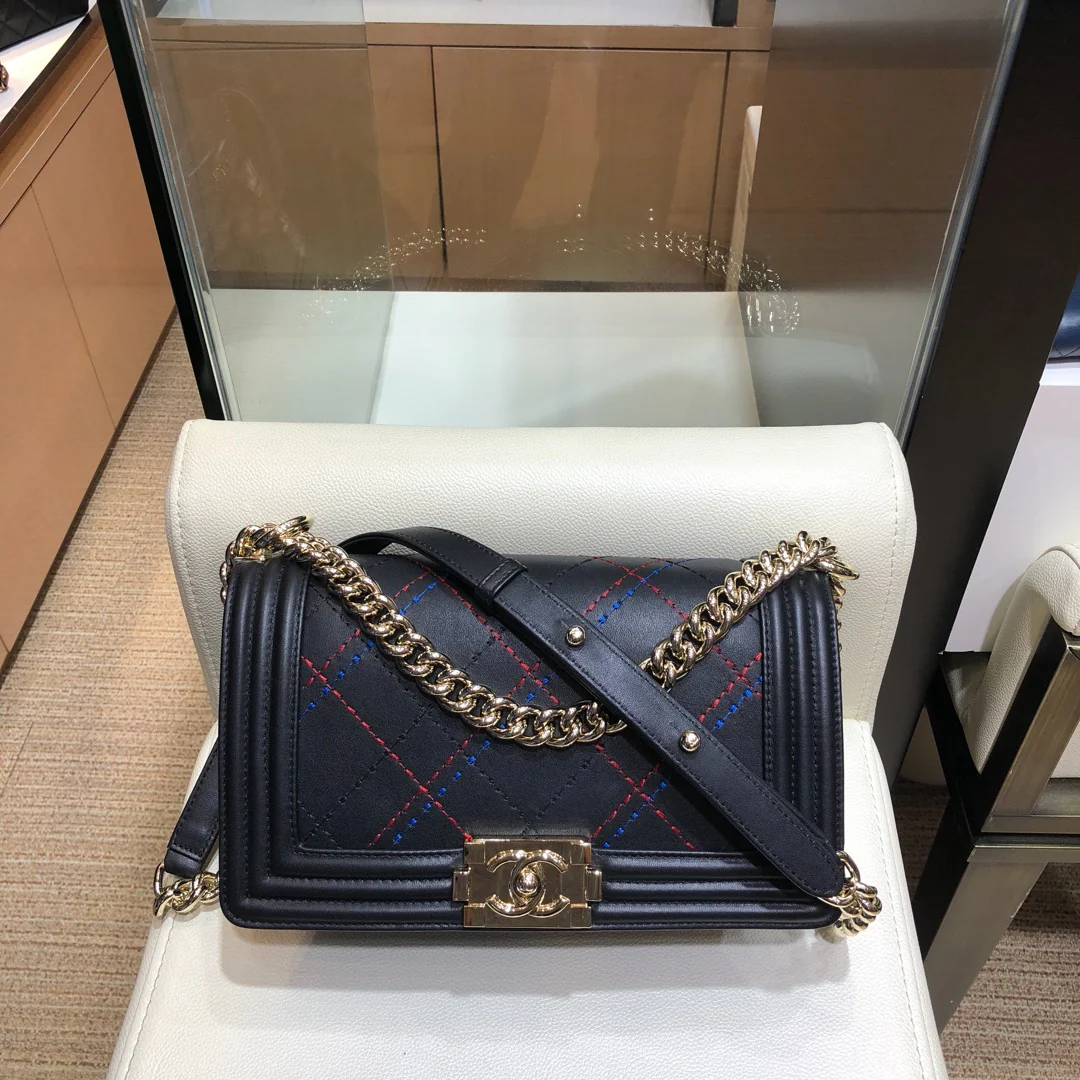 Chanel-boy-25cm-2