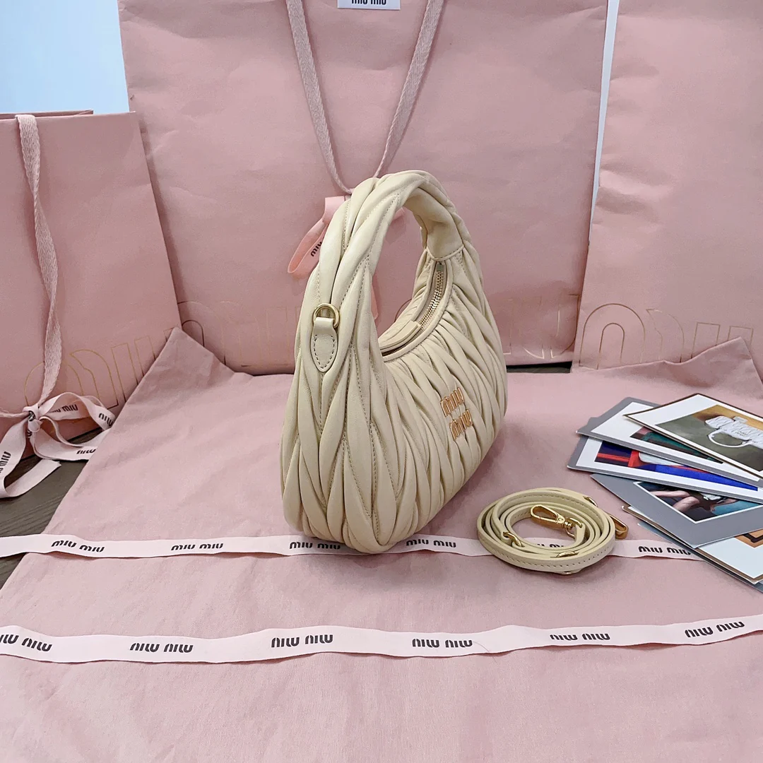 Сумка Miu Miu 5bc125 miuwander розовато-абрикосового цвета