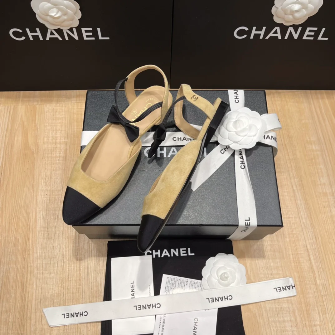 Chanel - Абрикосовые туфли на закрытом каблуке