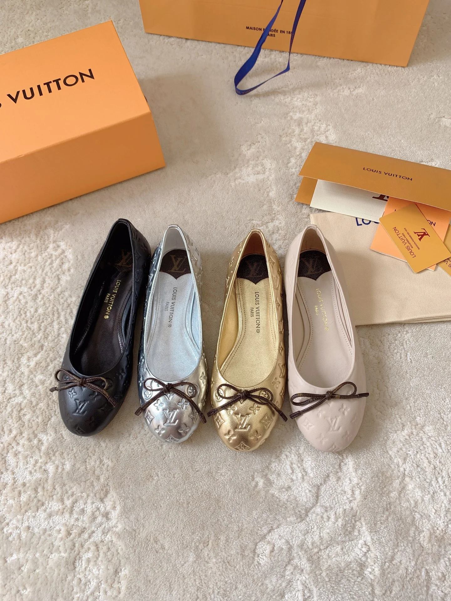 Новинка сезона весна/лето 2023 от LV - Балетки - Черные