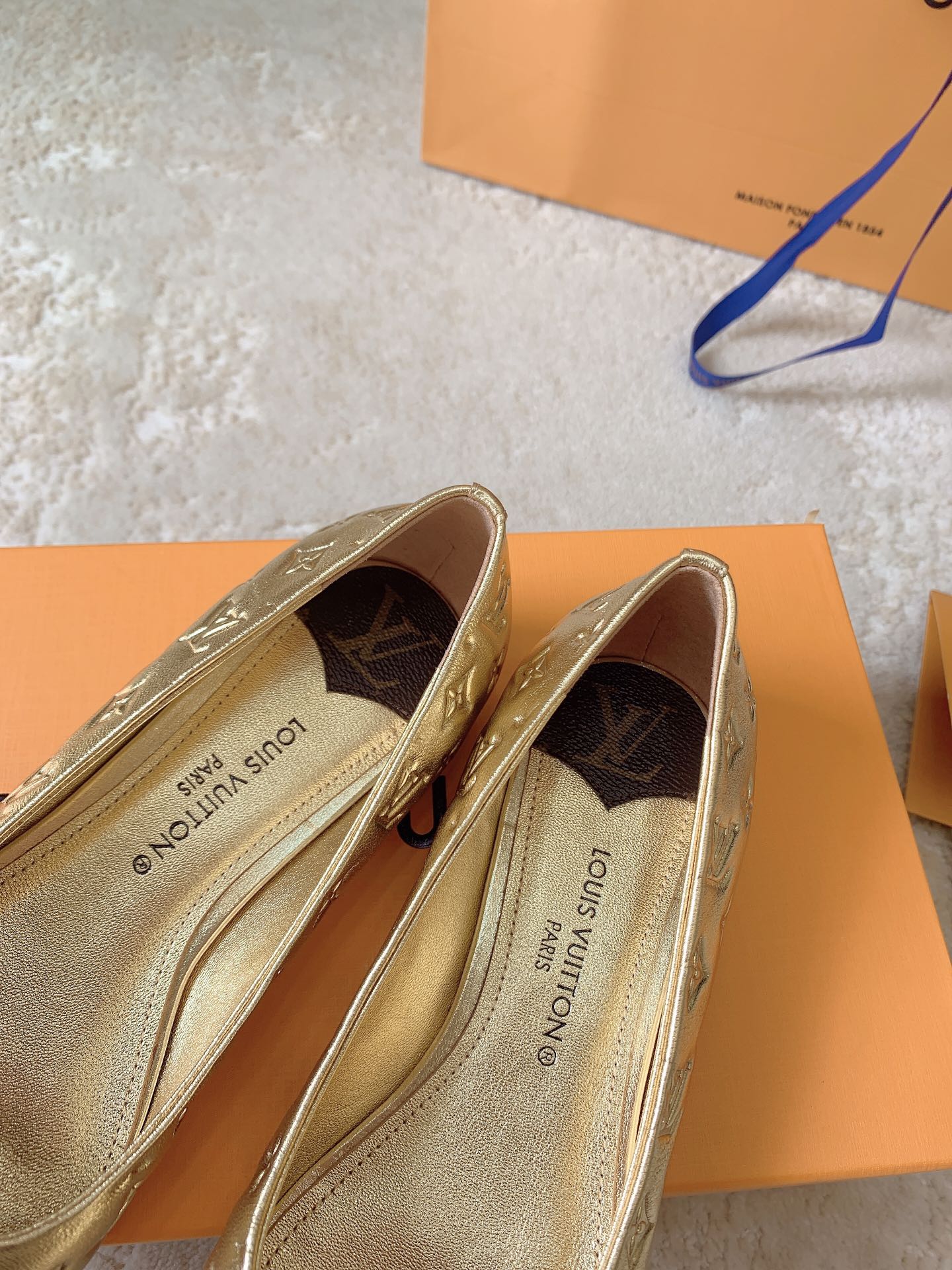 Новинка сезона весна/лето 2023 от LV - Балетки - Золотистые
