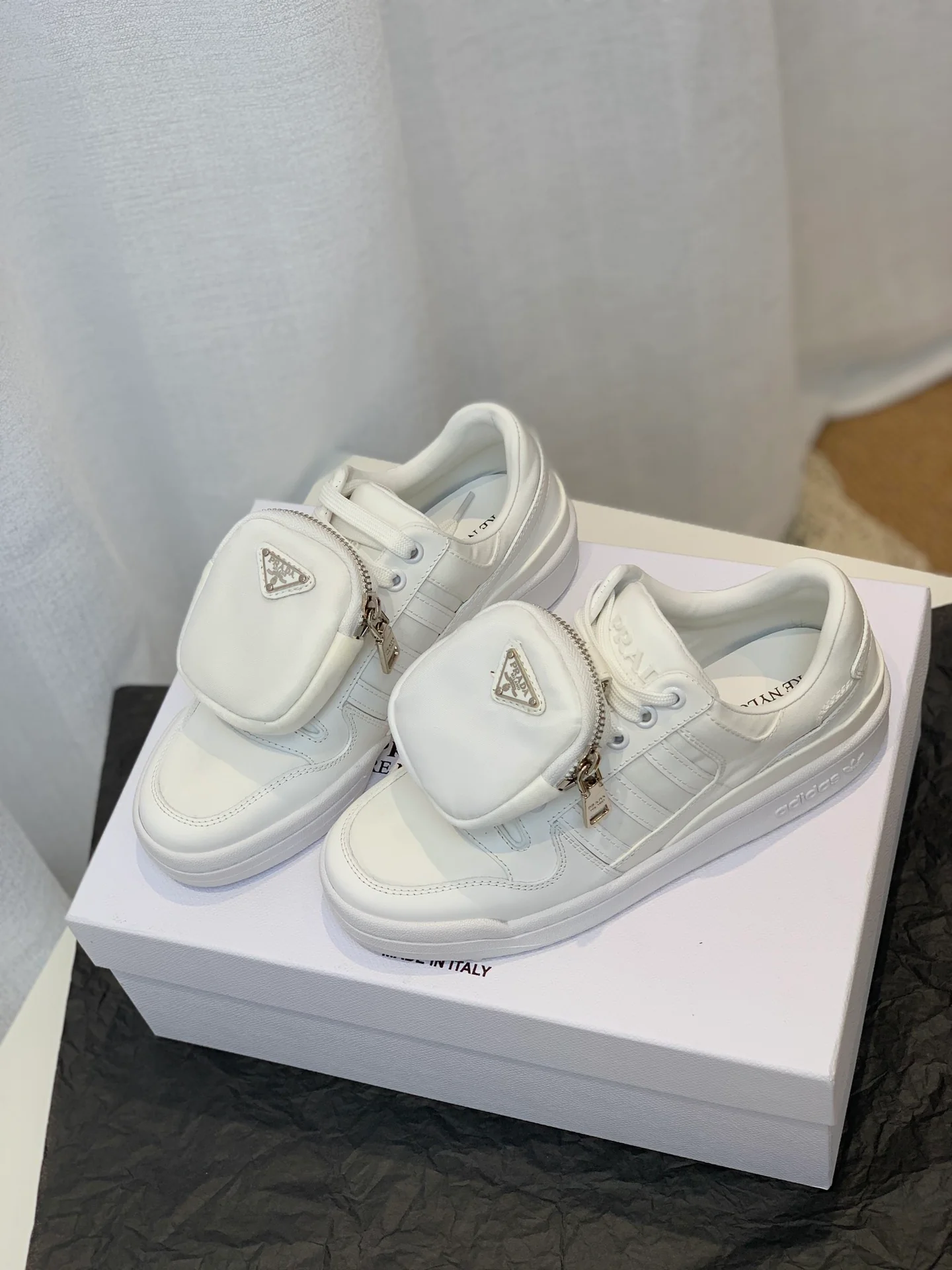 Обувь Prada - результат сотрудничества Prada и Adidas - спортивная и повседневная обувь