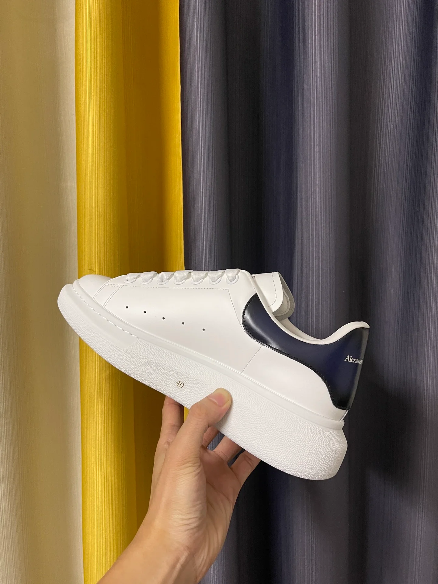 Классические белые кроссовки McQueen - унисекс - градиентный синий