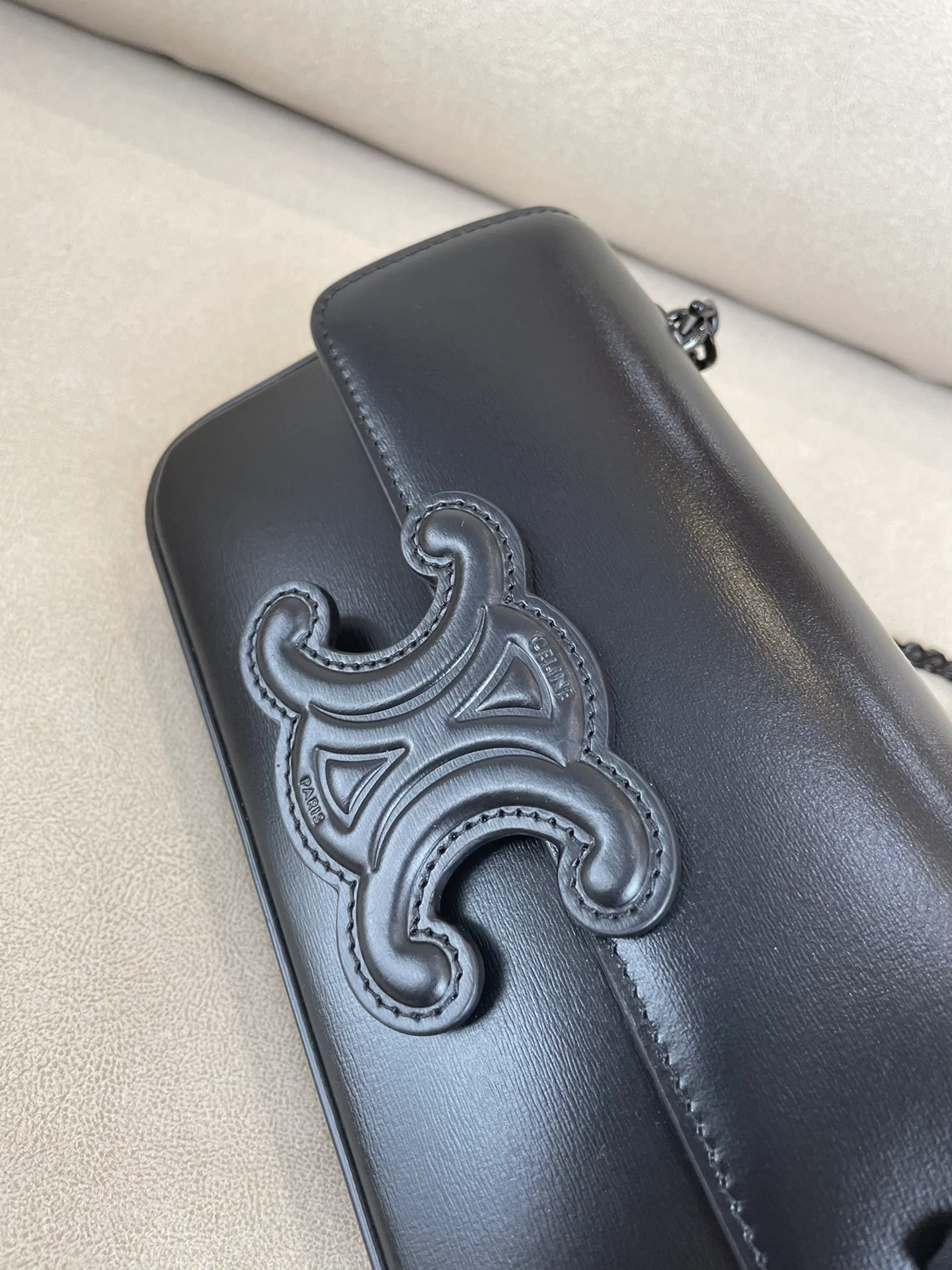 Сумка Celine Triomphe на плечо из глянцевой телячьей кожи с цепочкой - 3 шт.