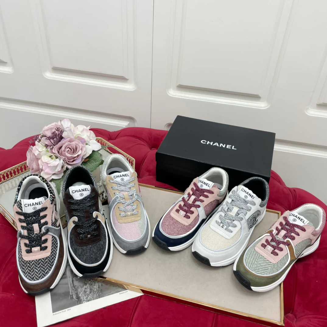 Шерстяные кроссовки Chanel с цветовыми блоками - изображение из коллекции