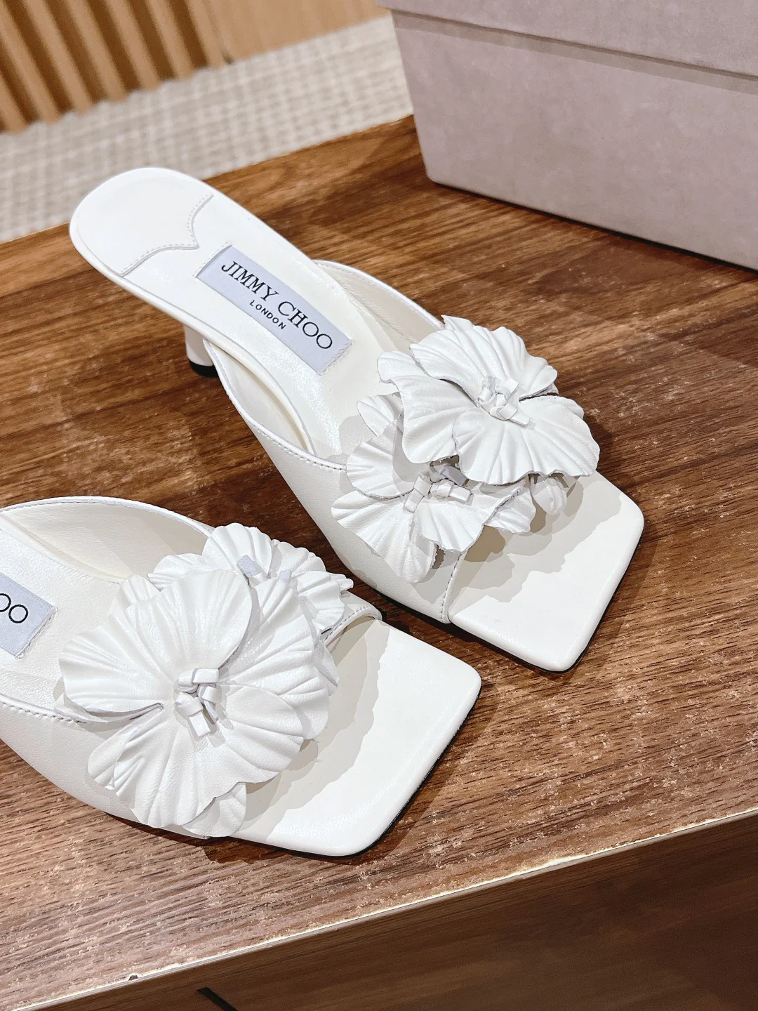 Jimmy - Туфли на каблуке с бантиком - Белые