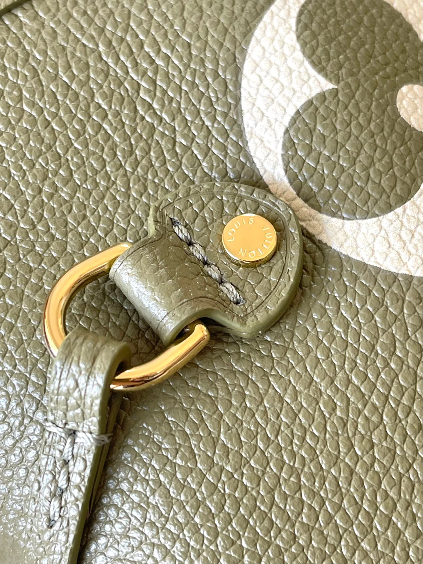 m46649-LV-neverfull-handbag-avocado green