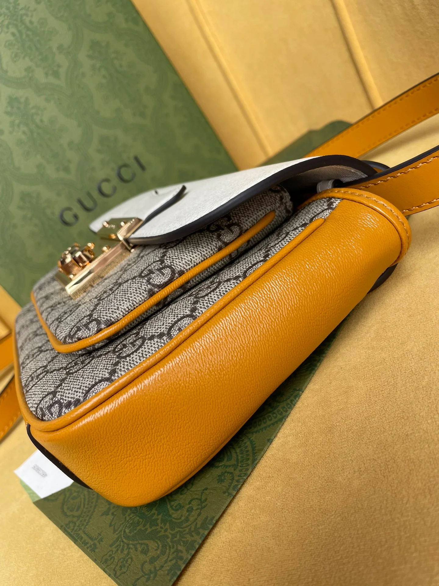 Сумка-мессенджер Gucci Lock