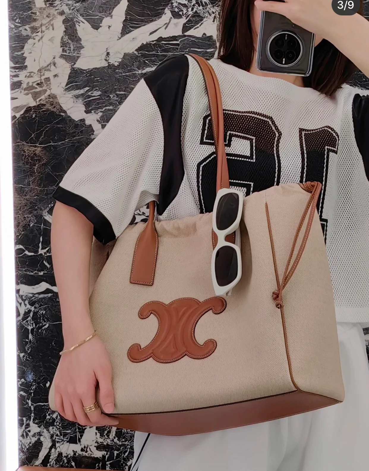 Большая холщовая сумка на завязках Celine Cabas Triomphe.