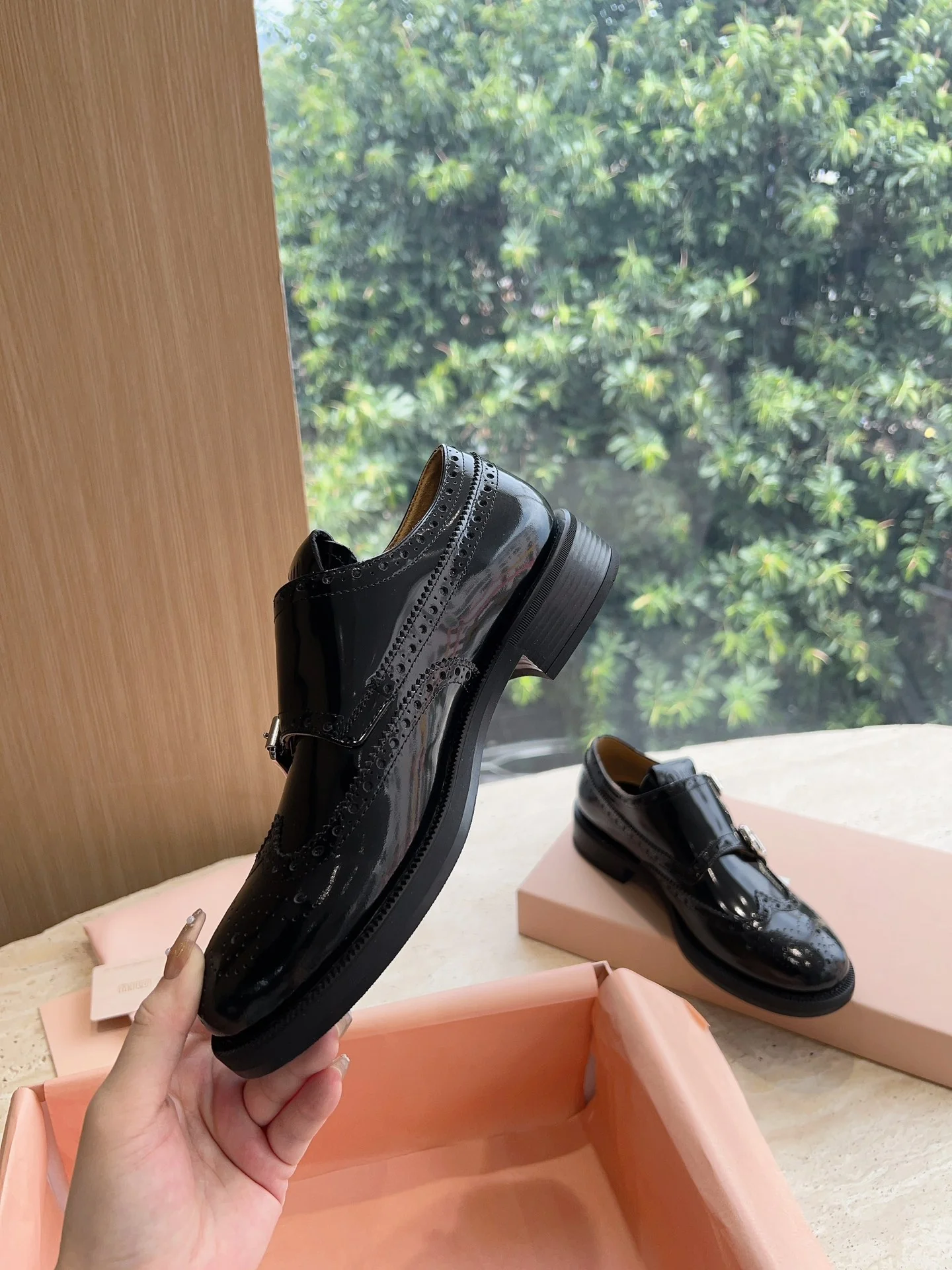 Miu Miu - Новинка 2023 года - Лоферы на шнуровке в британском стиле