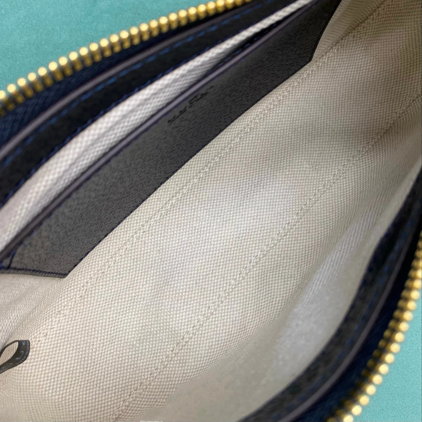 Сумка Gucci Ophidia Strawberry через плечо - черная