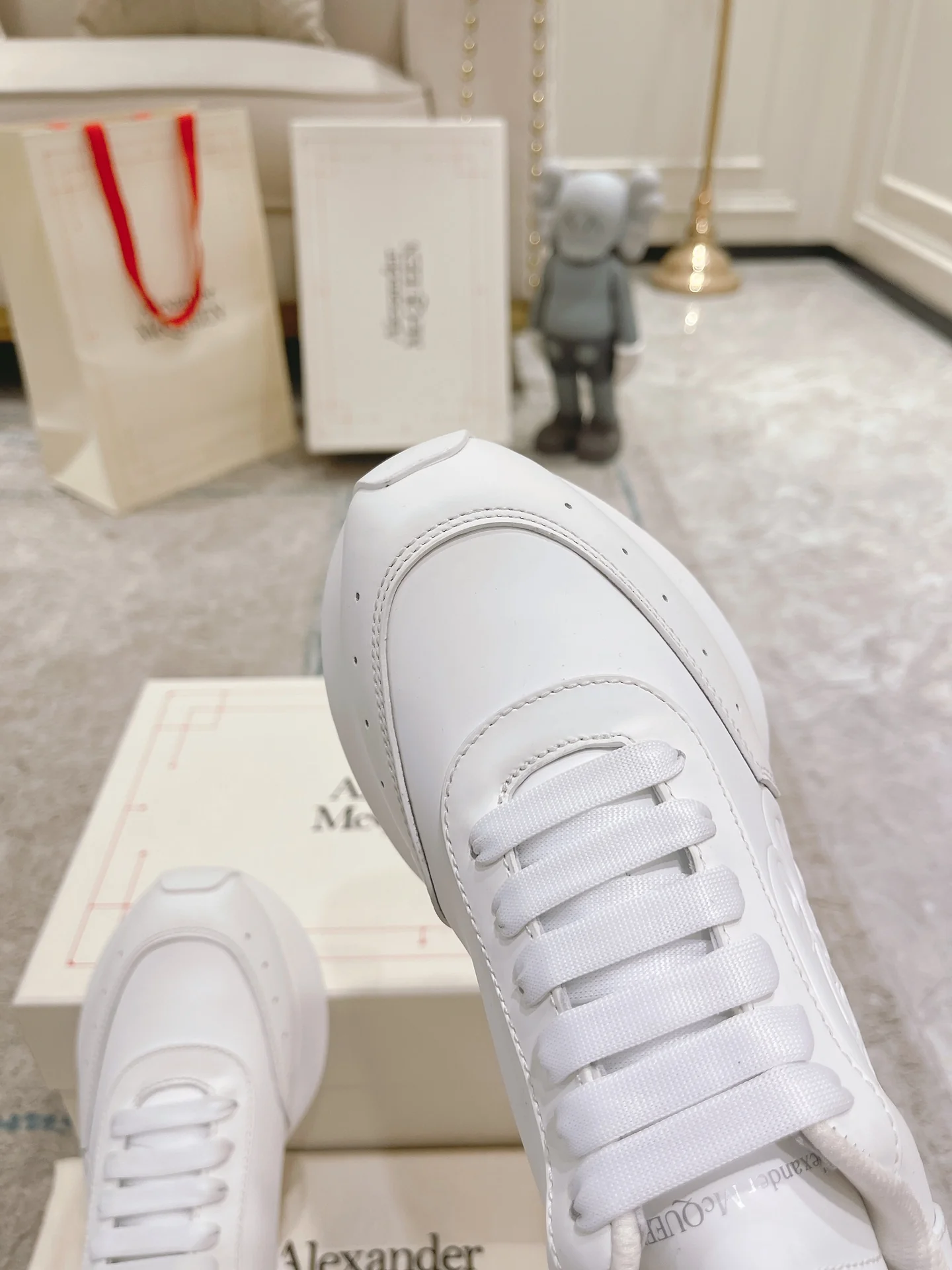 Кроссовки McQueen 2022 года на платформе с буквенным рисунком, белые - унисекс - 2