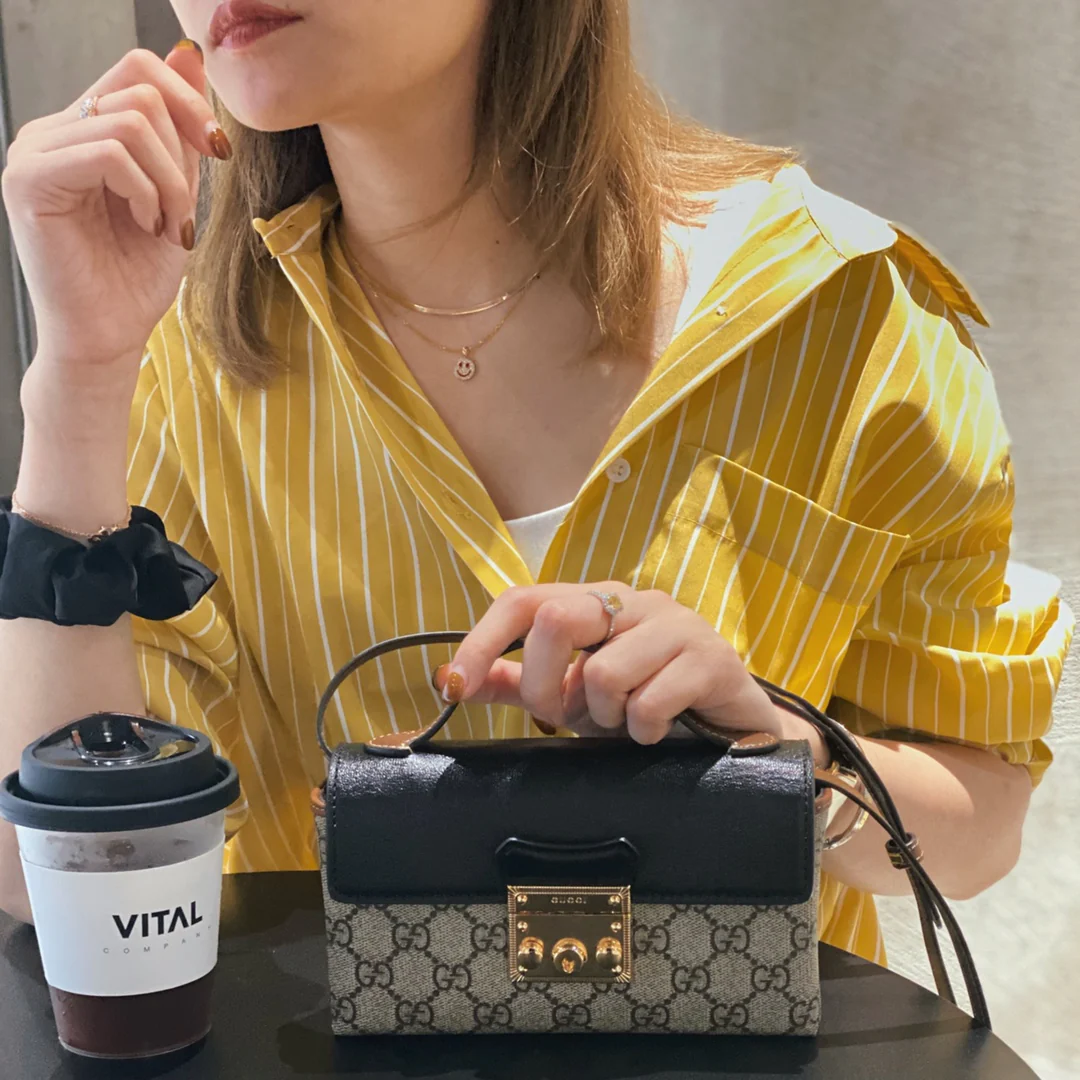 Замок Gucci — реальные фотографии людей, носящих замок Gucci.