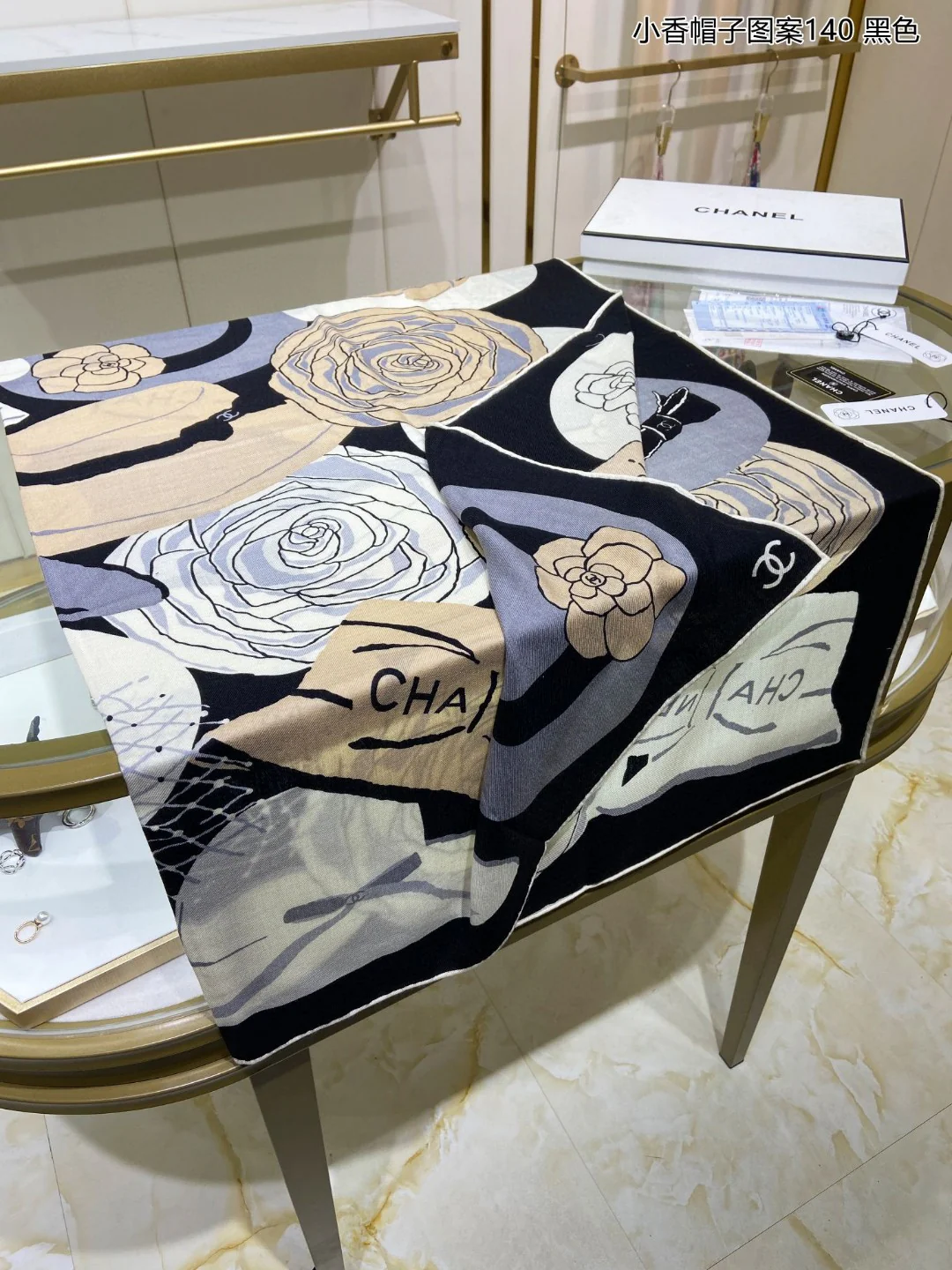 Chanel - Квадратный шарф с узором в виде шляпы - 140 см - 80% кашемир - 20% шелк - Черный