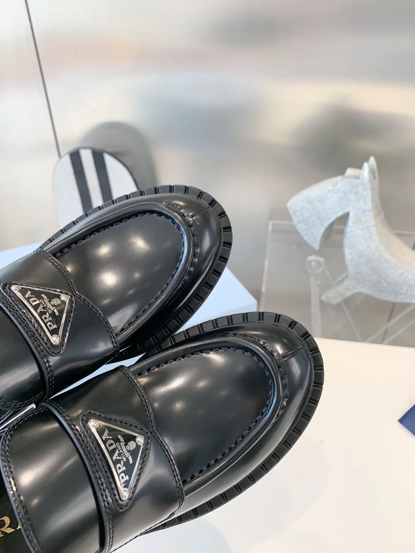 Лоферы Prada Gear - черные