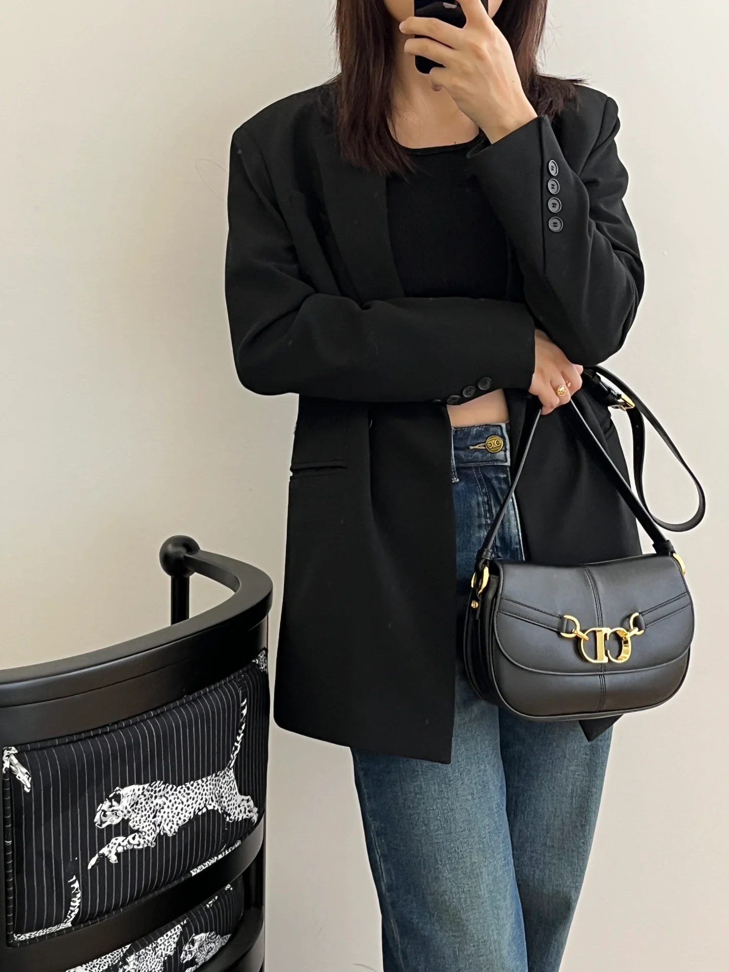 Новинка сезона весна/лето 2024 от Dior - Коллекция Besace - Сумка через плечо - Черная кожа