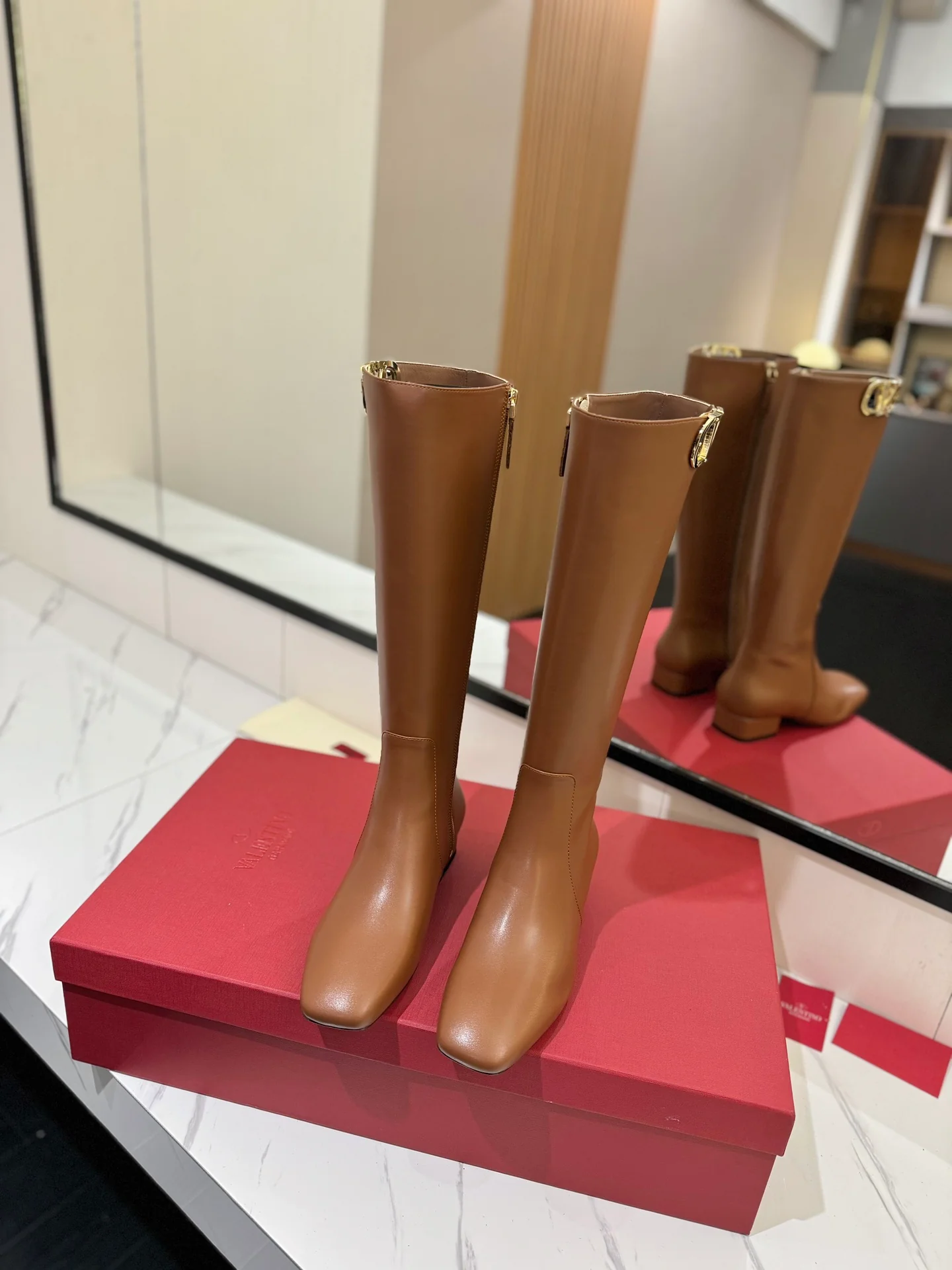 Кожаные сапоги Valentino 2024 - Кофейно-коричневый