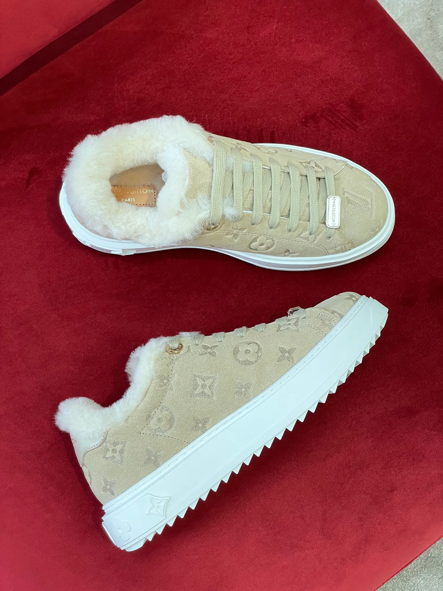 LV - Классические замшевые кроссовки на платформе из коллекции осень/зима 2022