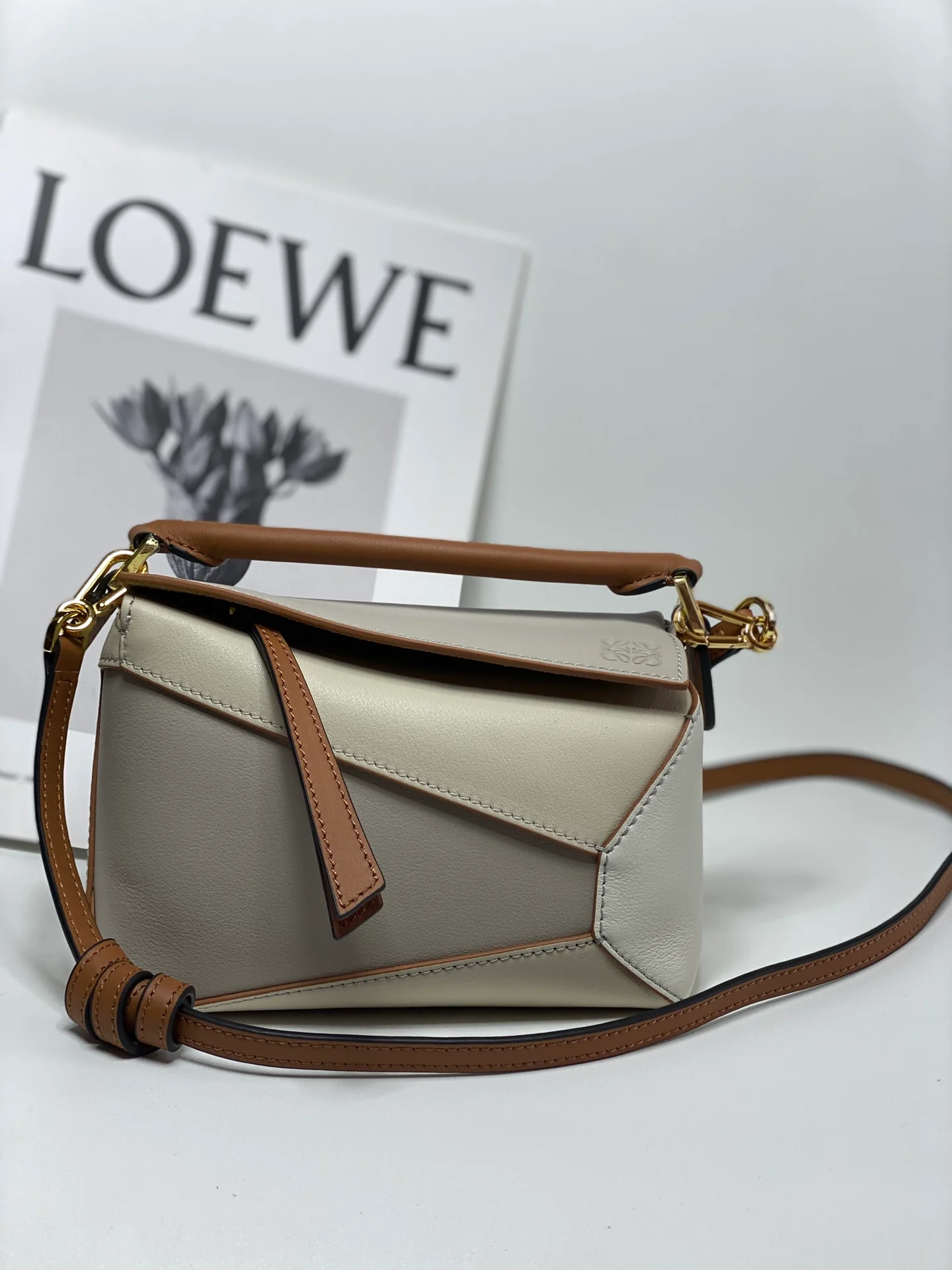 Loewe Puzzle Mini бежевого цвета