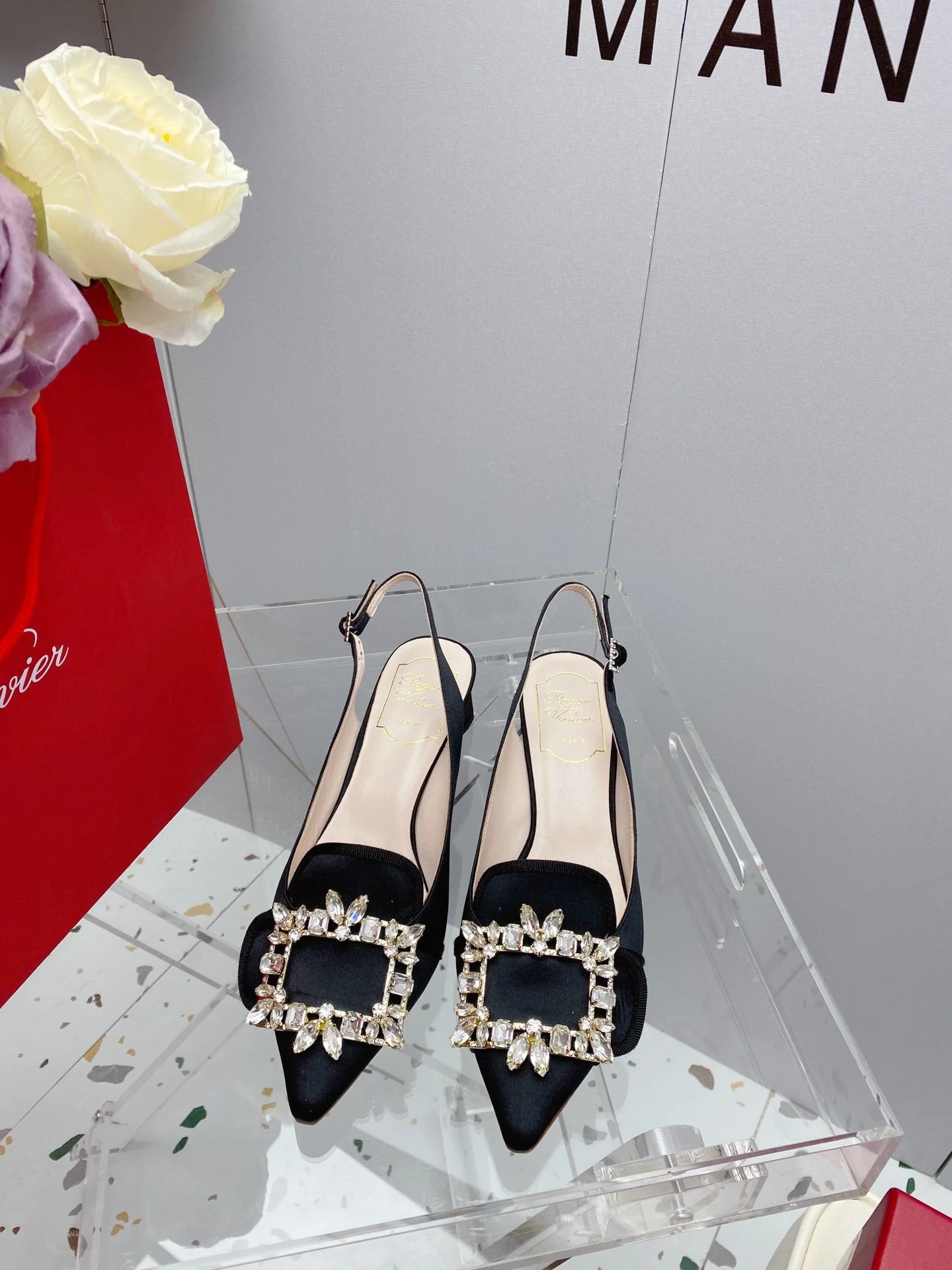 Обувь RV Shoes - Новинка ранней весны 2023 года - Сандалии на низком каблуке с пряжкой в ??виде снежинки - Черные