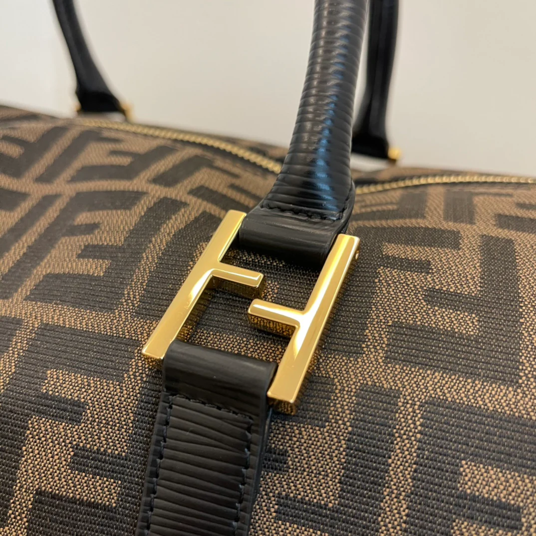Винтажная дорожная сумка Fendi Monogram