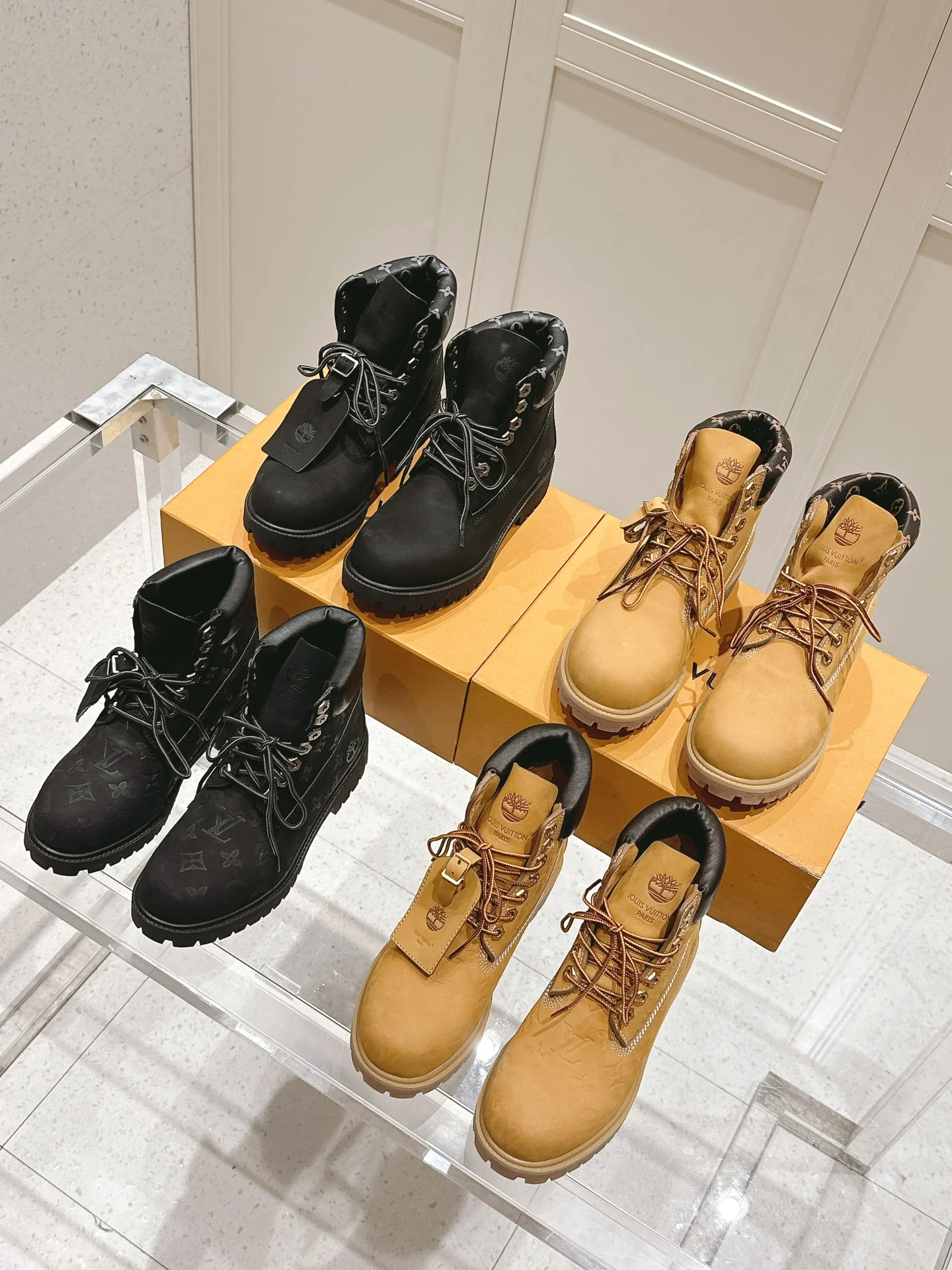 Коллекция LV-2024: Ретро ботинки Dr. Martens - Изображение из коллекции - 1