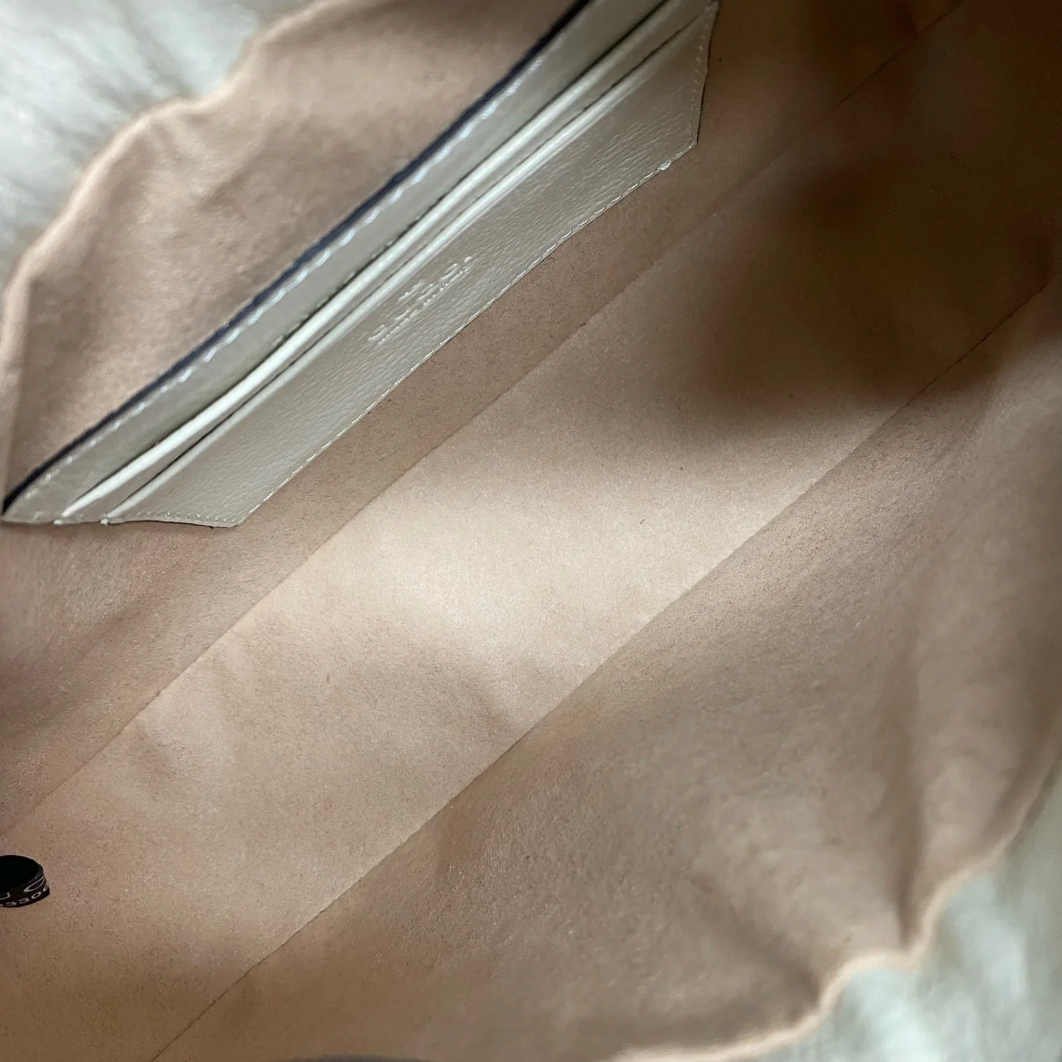 Сумка Gucci на цепочке через плечо - белая