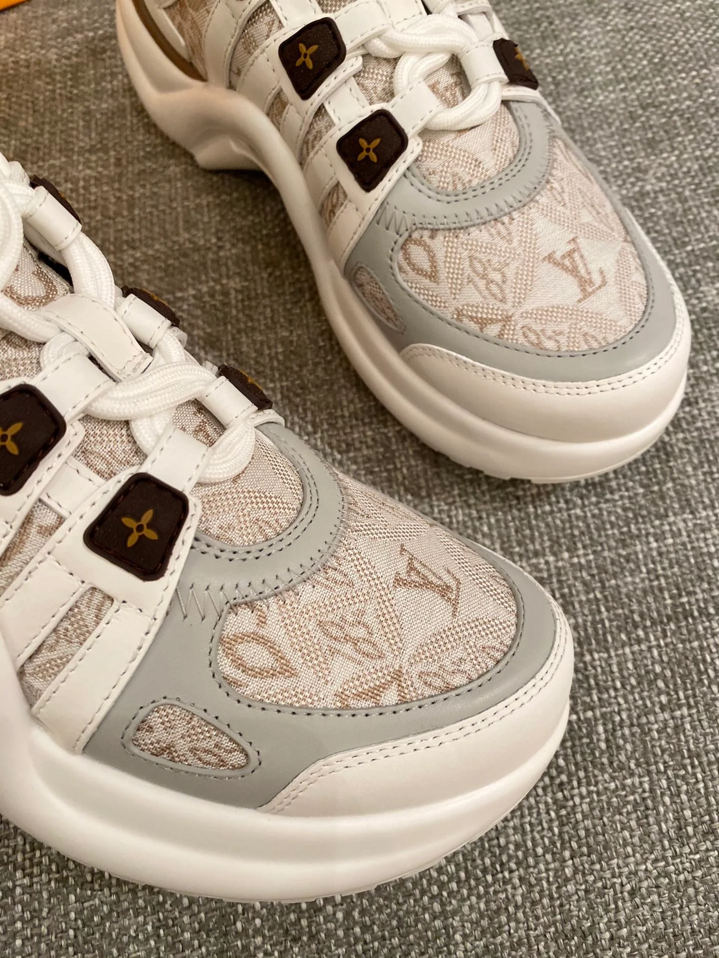 Обувь LV - массивные кроссовки LV - кожа с монограммой в стиле пэчворк