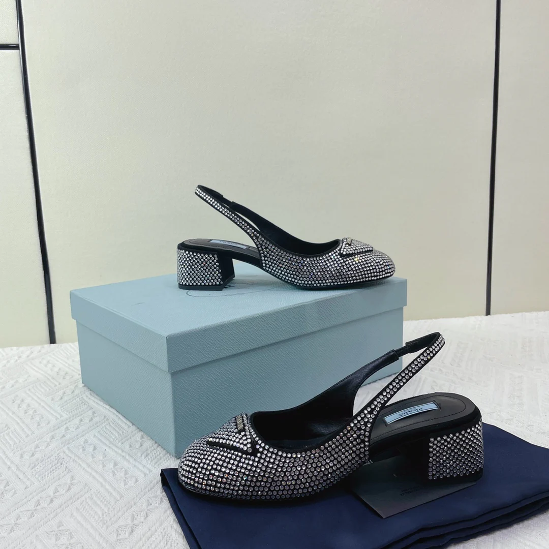 Туфли Prada - Prada - Украшены стразами - На низком каблуке - Туфли Мэри Джейн - Серебристые