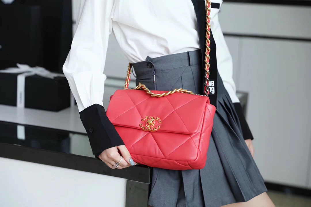 Сумка Chanel 19 - маленькая, кораллово-красная