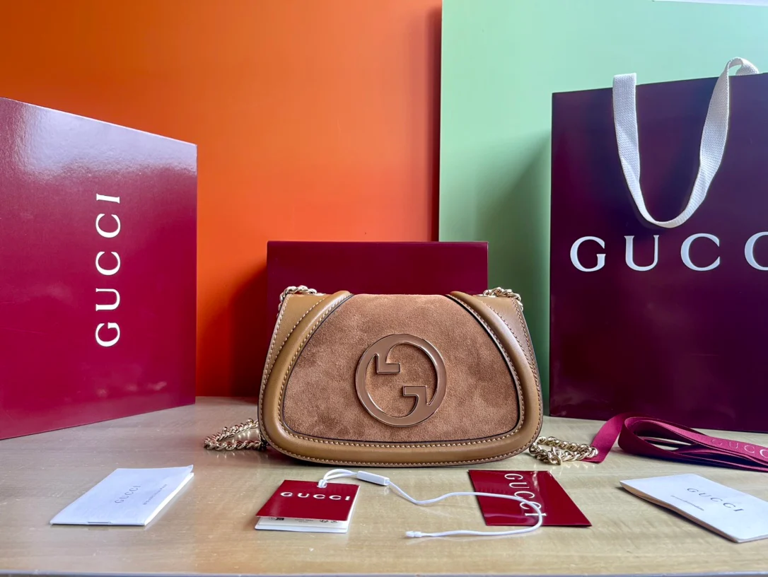 Ремешок на плечо Gucci 2025 из замши и кожи с золотой цепочкой - коричневый