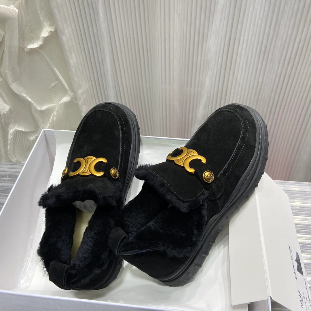 Новинка весенней коллекции Celine 2022 года - меховые ботильоны - черные