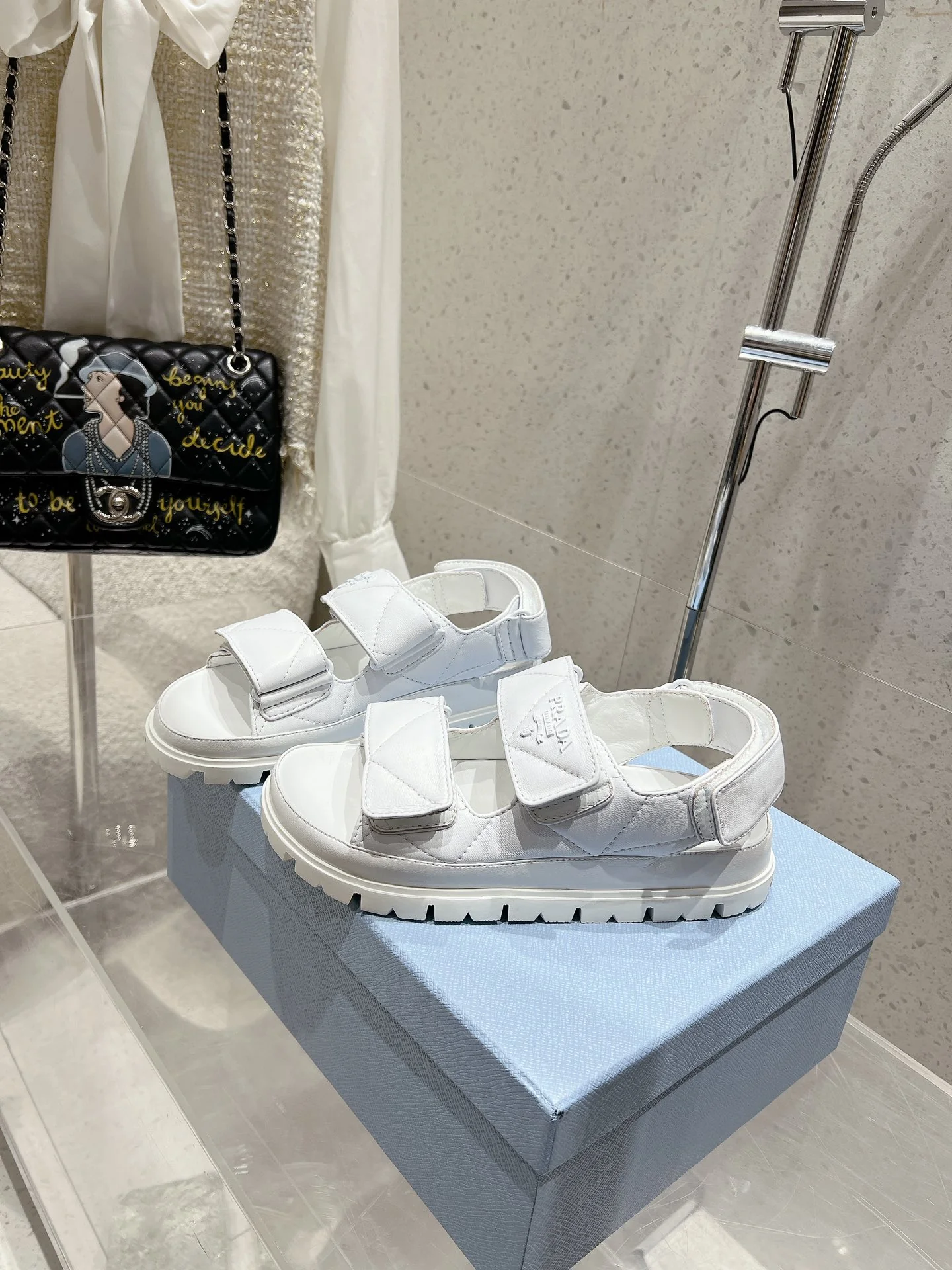 Сандалии Prada 2024 на платформе с застежкой-липучкой - желтые