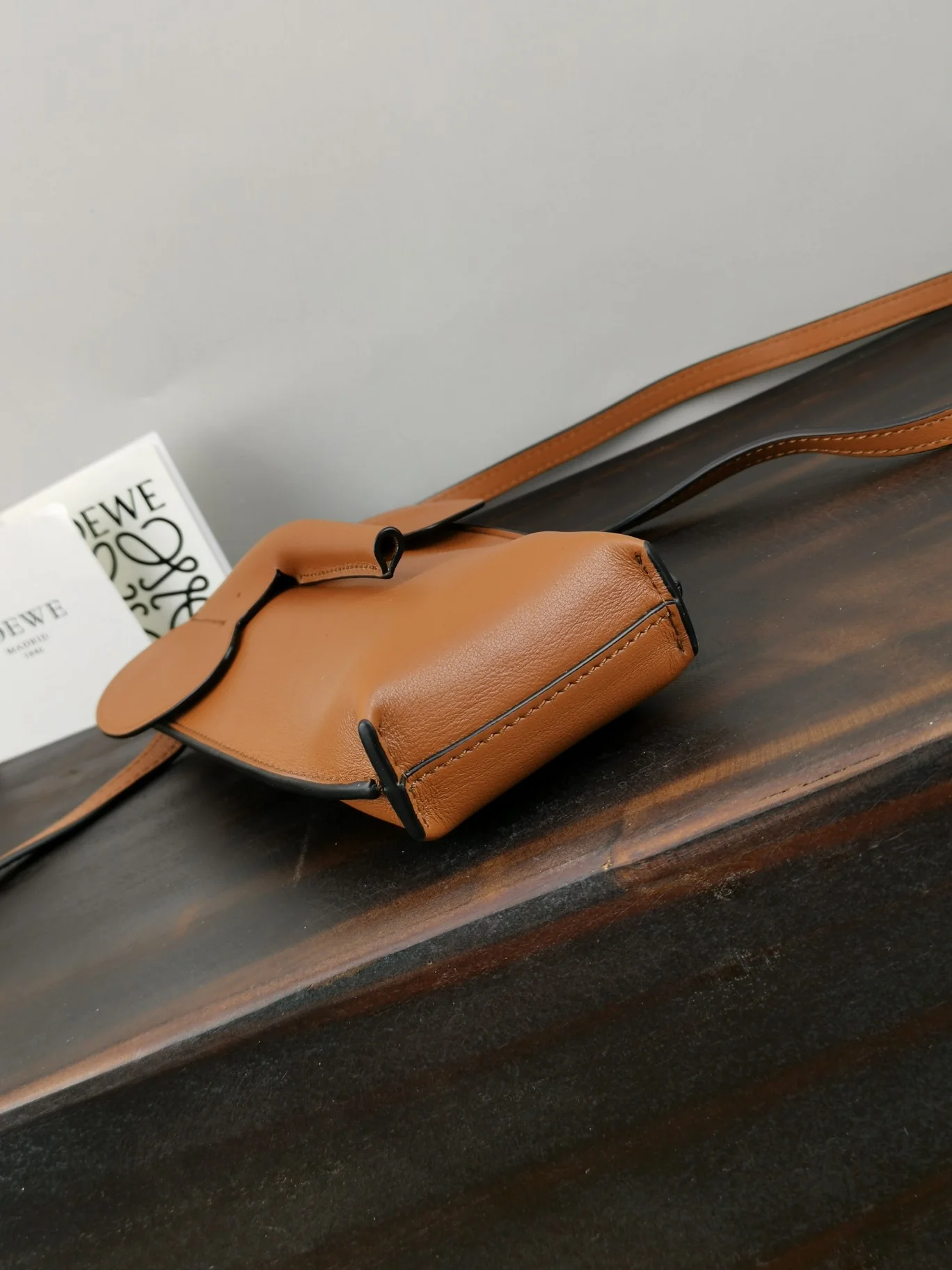 Loewe - Новая сумка для телефона с изображением слона - Верблюжий