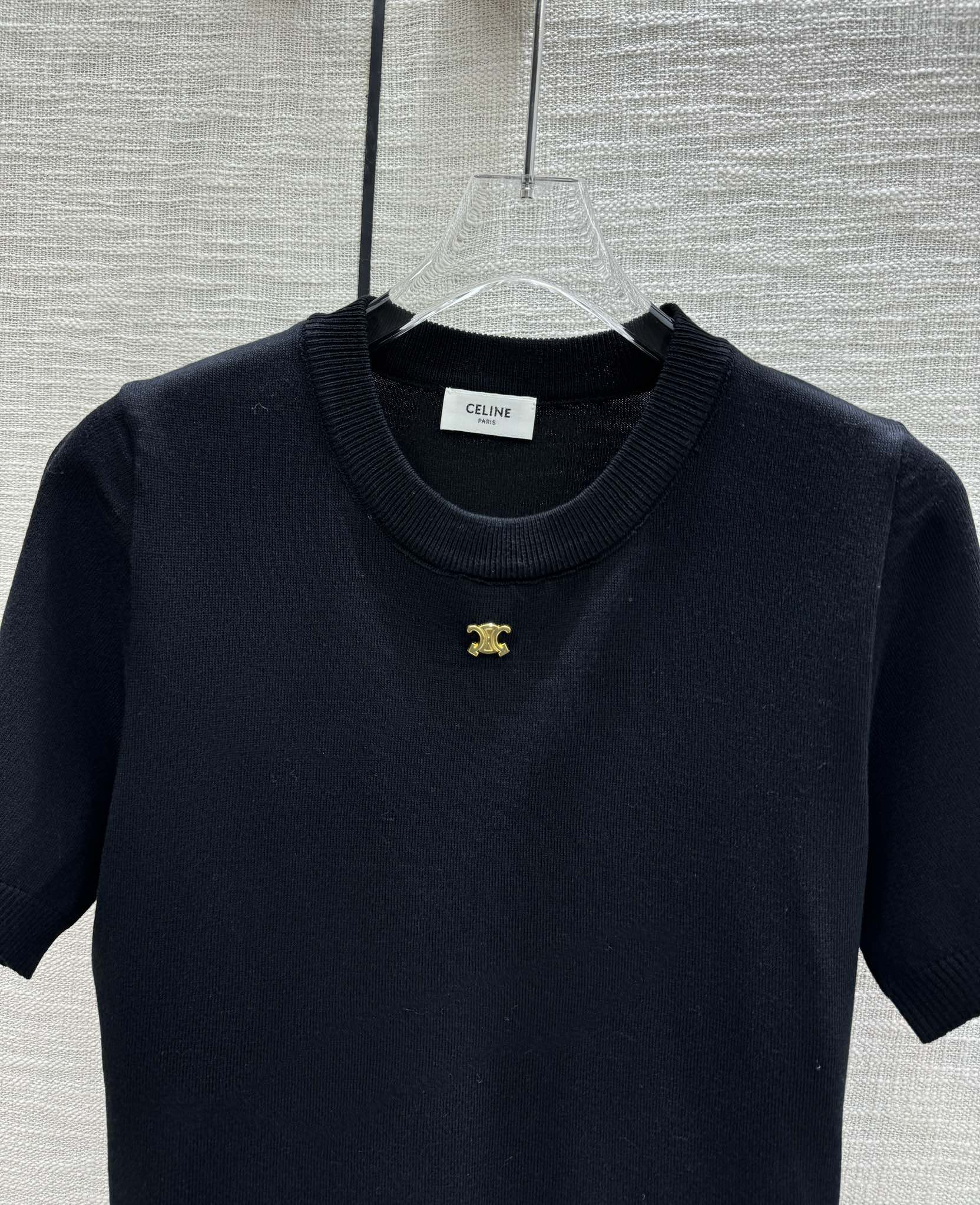 Трикотажный топ Celine 2403 с короткими рукавами и полосками, в стиле ?колор-блок? — черный.