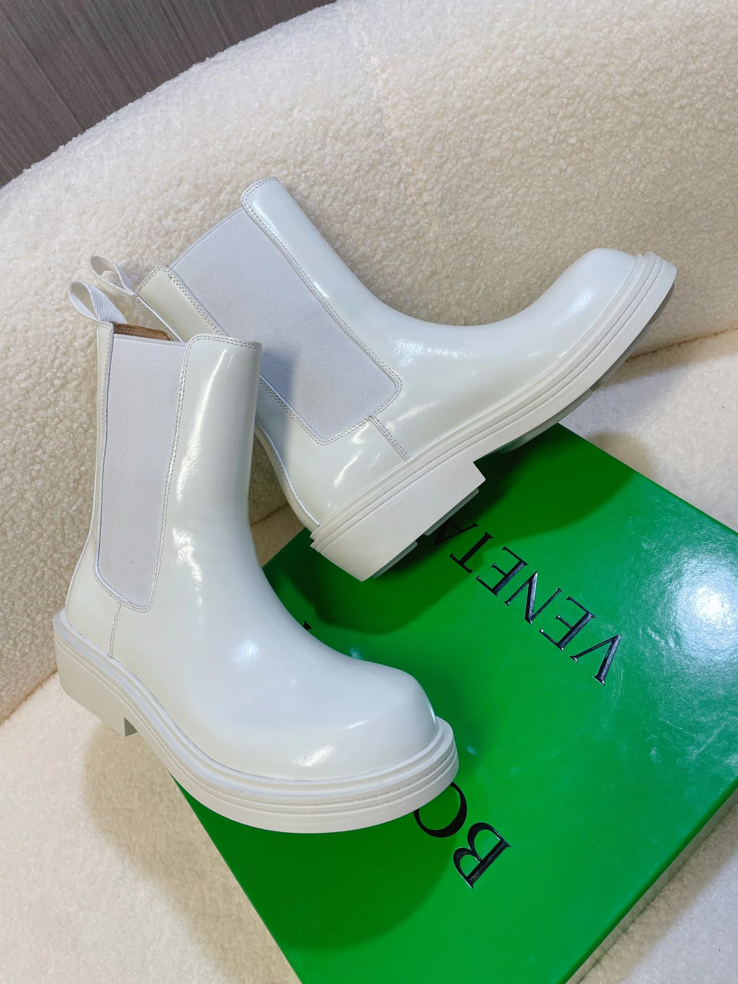 Новинка сезона осень/зима 2023 от BV - Ботинки ?Челси? для пожарных - Ботинки с большим пальцем - Белые