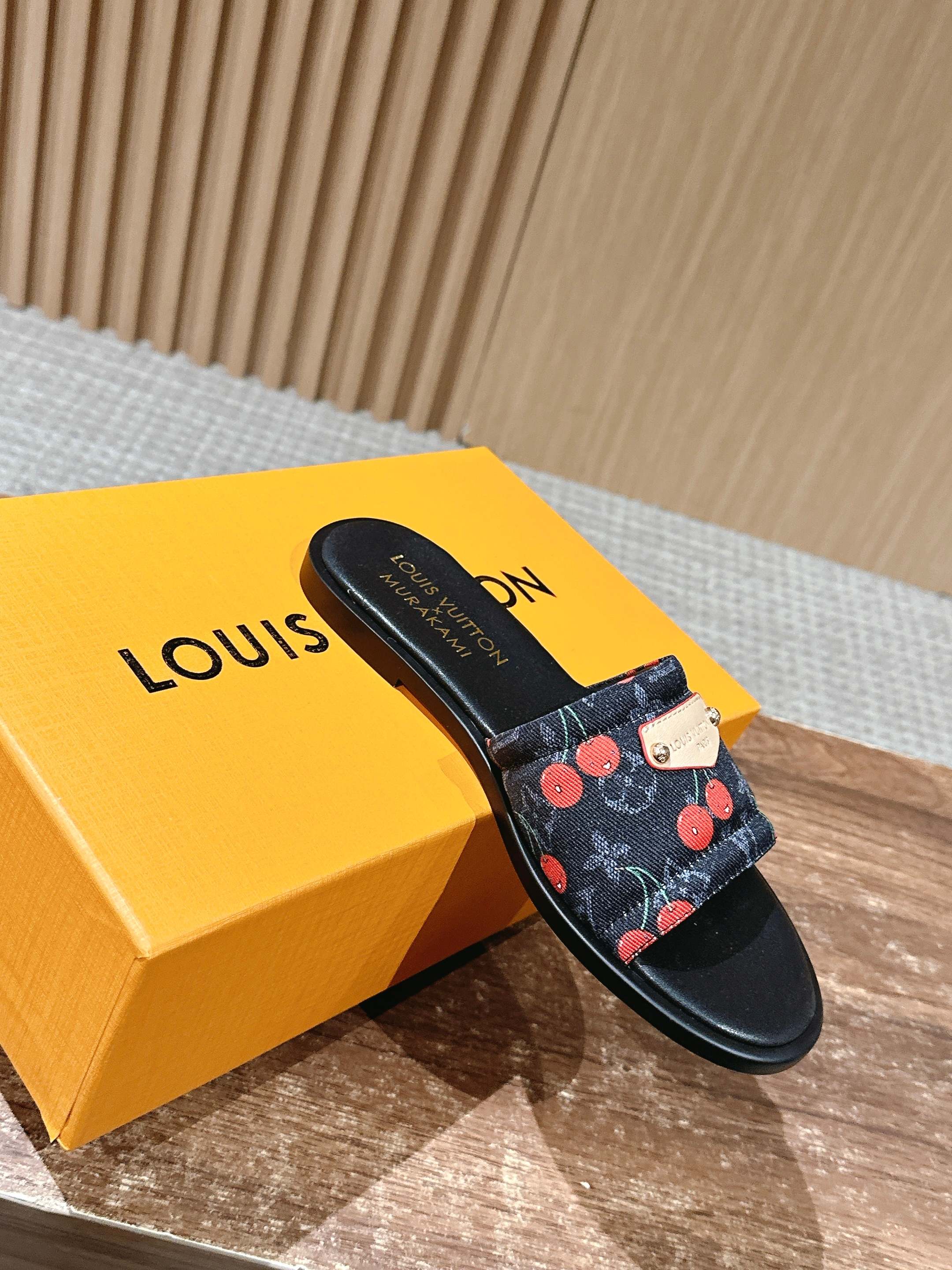 LV - Сандалии на плоской подошве из ретро-серии Такаши Мураками - Черные