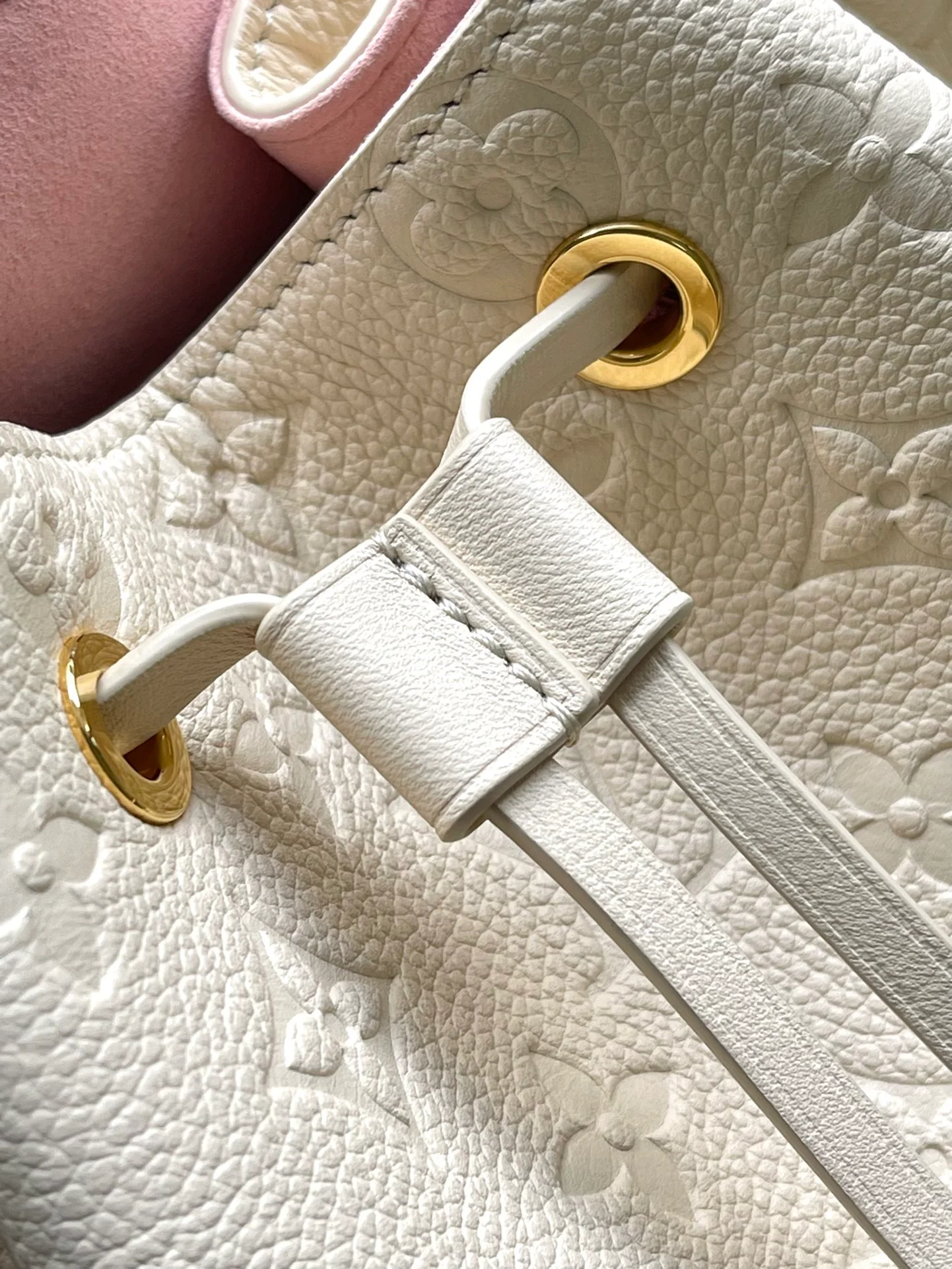 m45397-LV-own-White Backpack