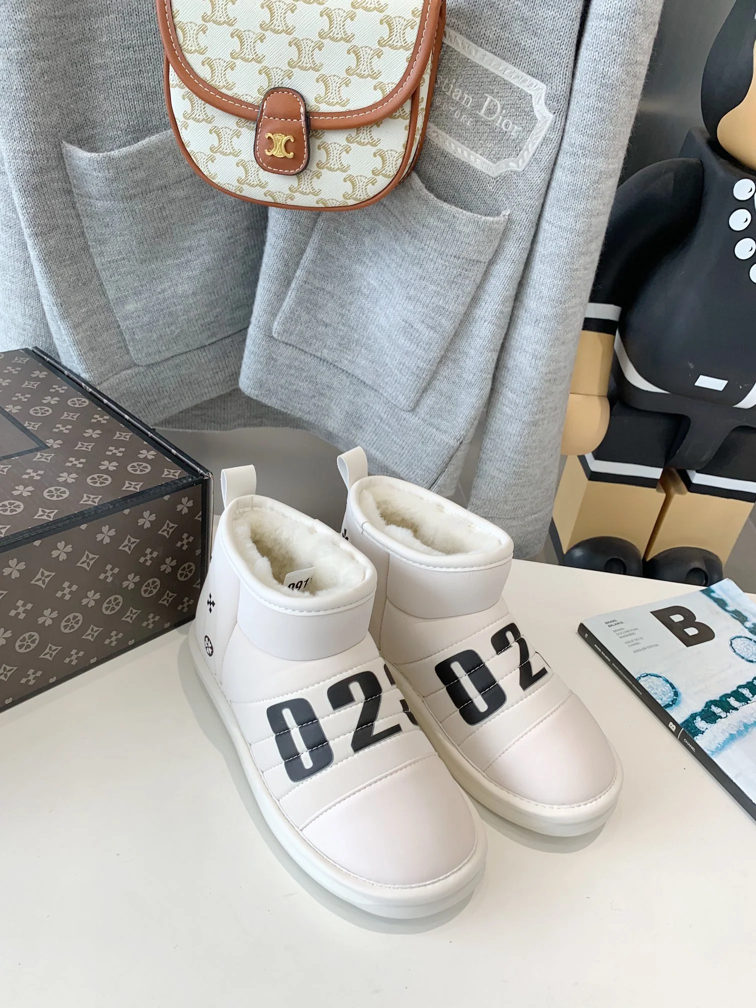 зимние ботинки с буквой LV