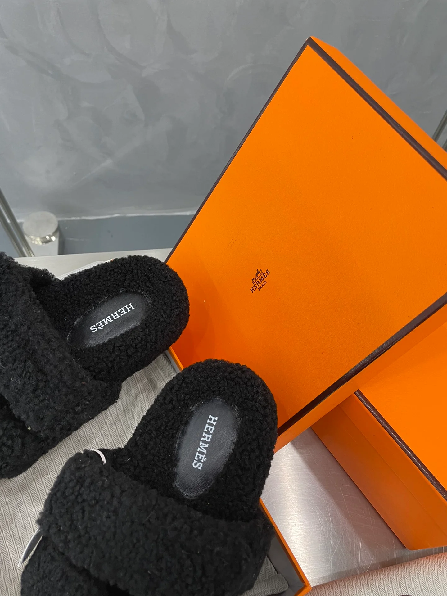 Шерстяные тапочки Hermes Rainbow - черные