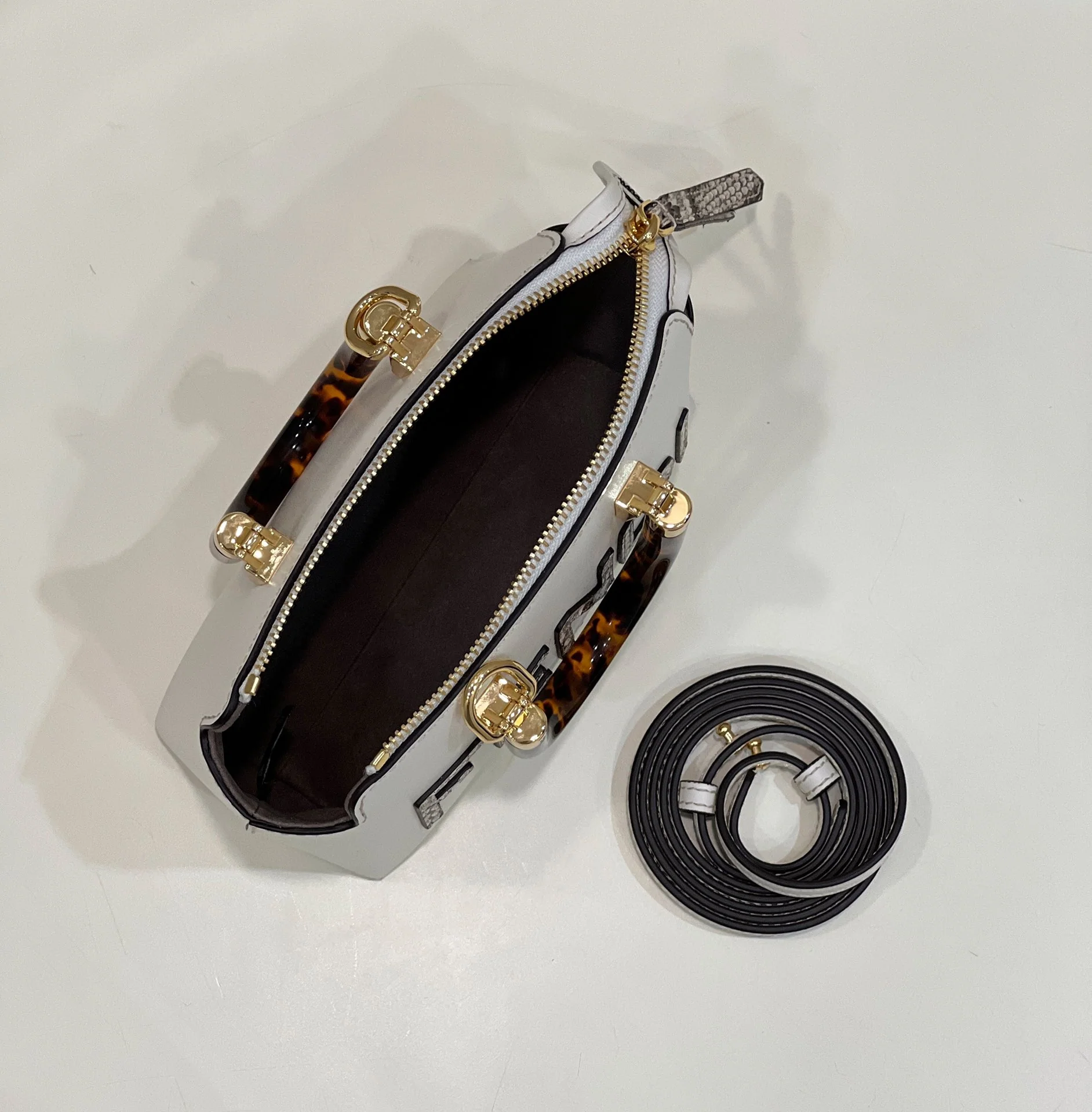 Сумка Fendi Bythe-way Boston - мини - белая - 2