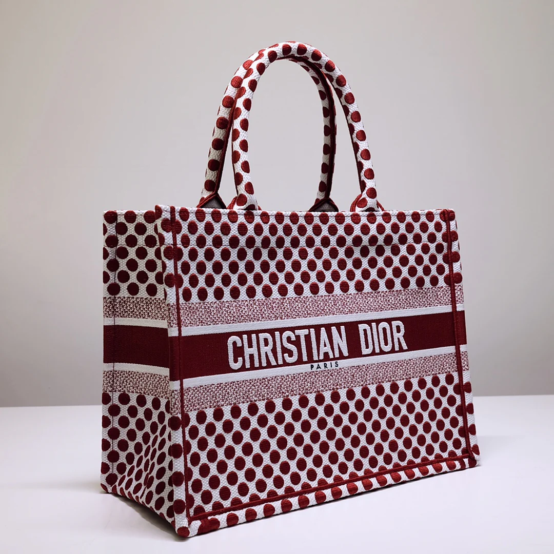 Сумка-тоут Dior Book, маленький размер 36,5 см, в красный горошек.