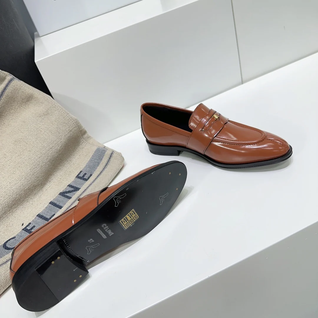 Новинка сезона осень/зима 2023 от Celine - туфли унисекс в стиле 